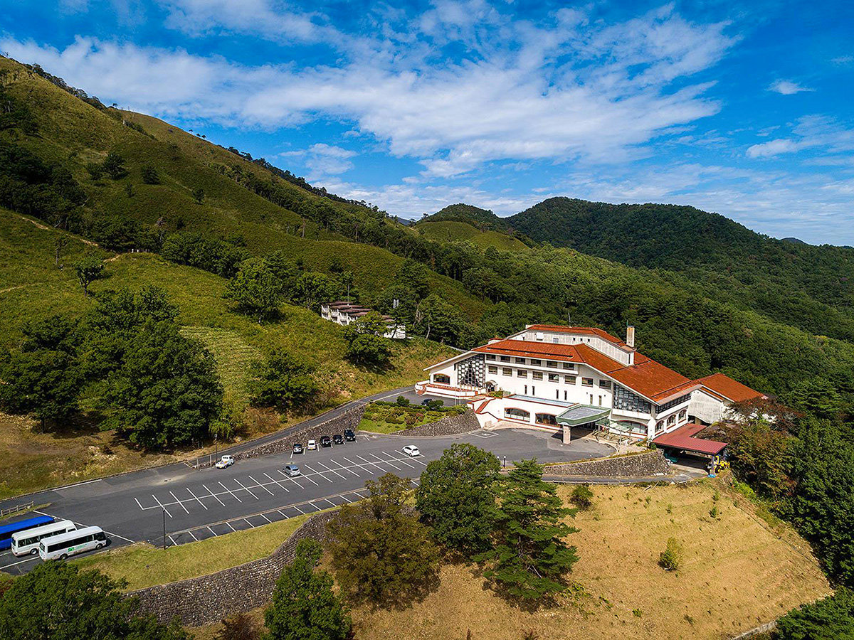 �E�y�O�ρz���ق͍�������̋߂��Ɉʒu�@���R�̂Ȃ��Ŕ����̂ЂƎ��������\��������