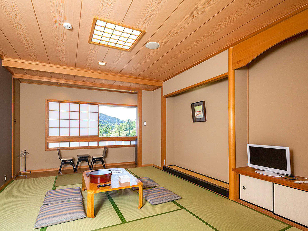 �E�y�a��10��z������͎R�X���������������܂��@�G�߂ɂ���ĈႤ�R�̕\������y���݂�������