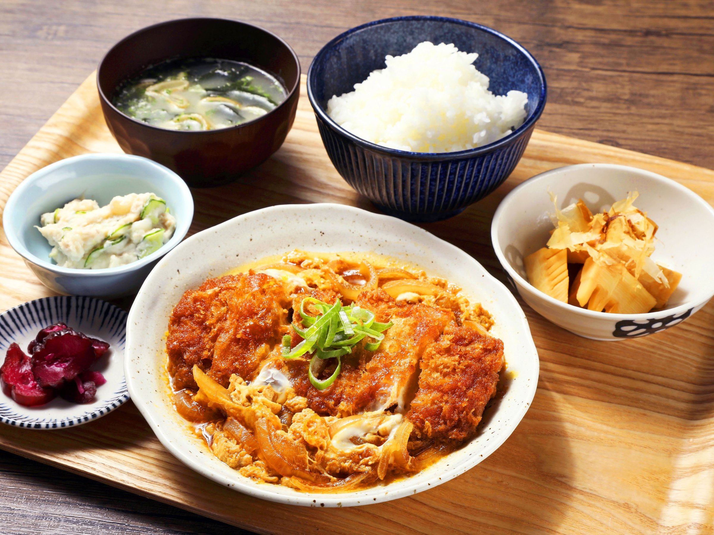 y[Hz[N}nEX̗[H͓ւ̎Â胁j[pӂĂ܂B