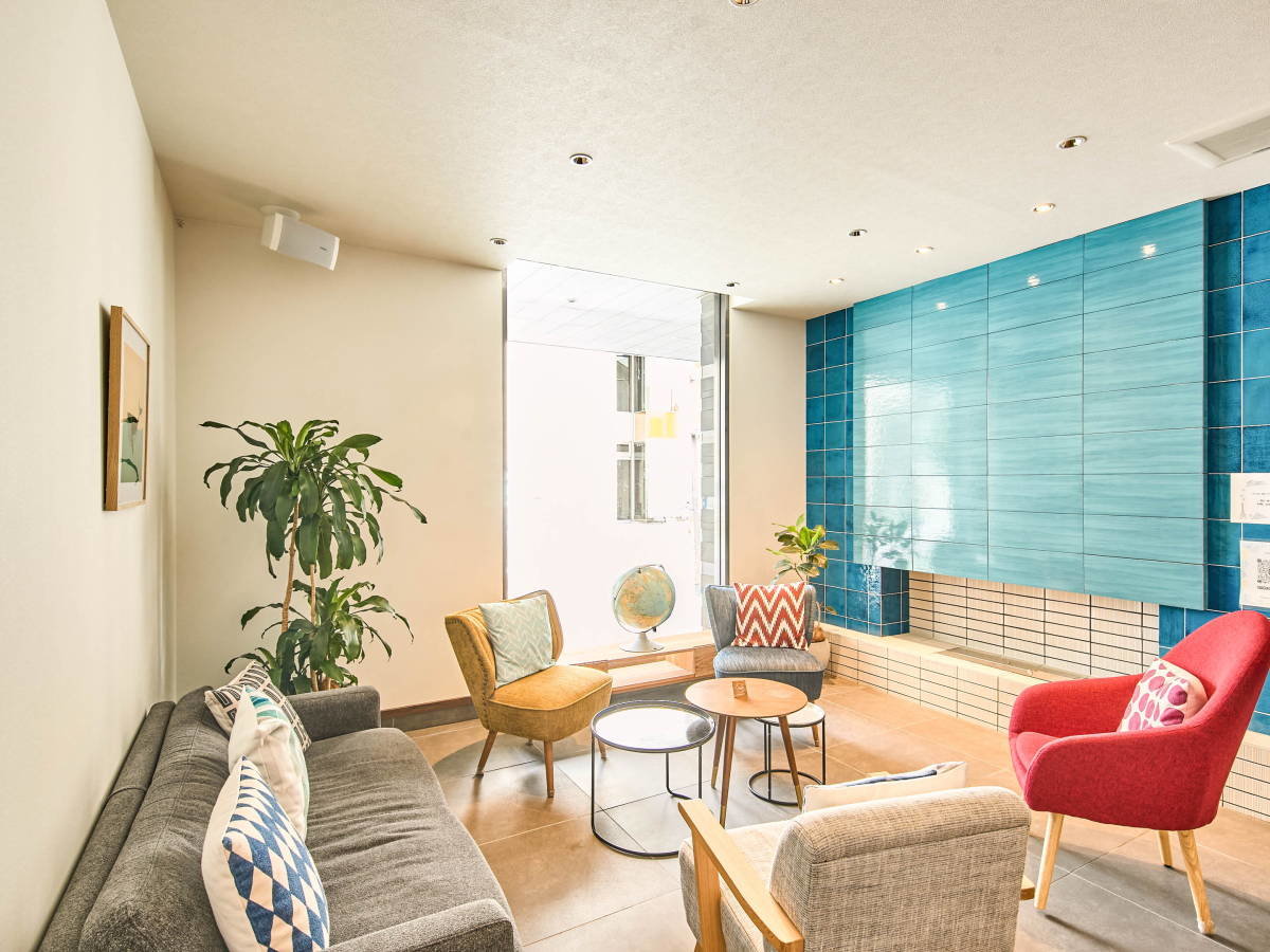 ���E���W