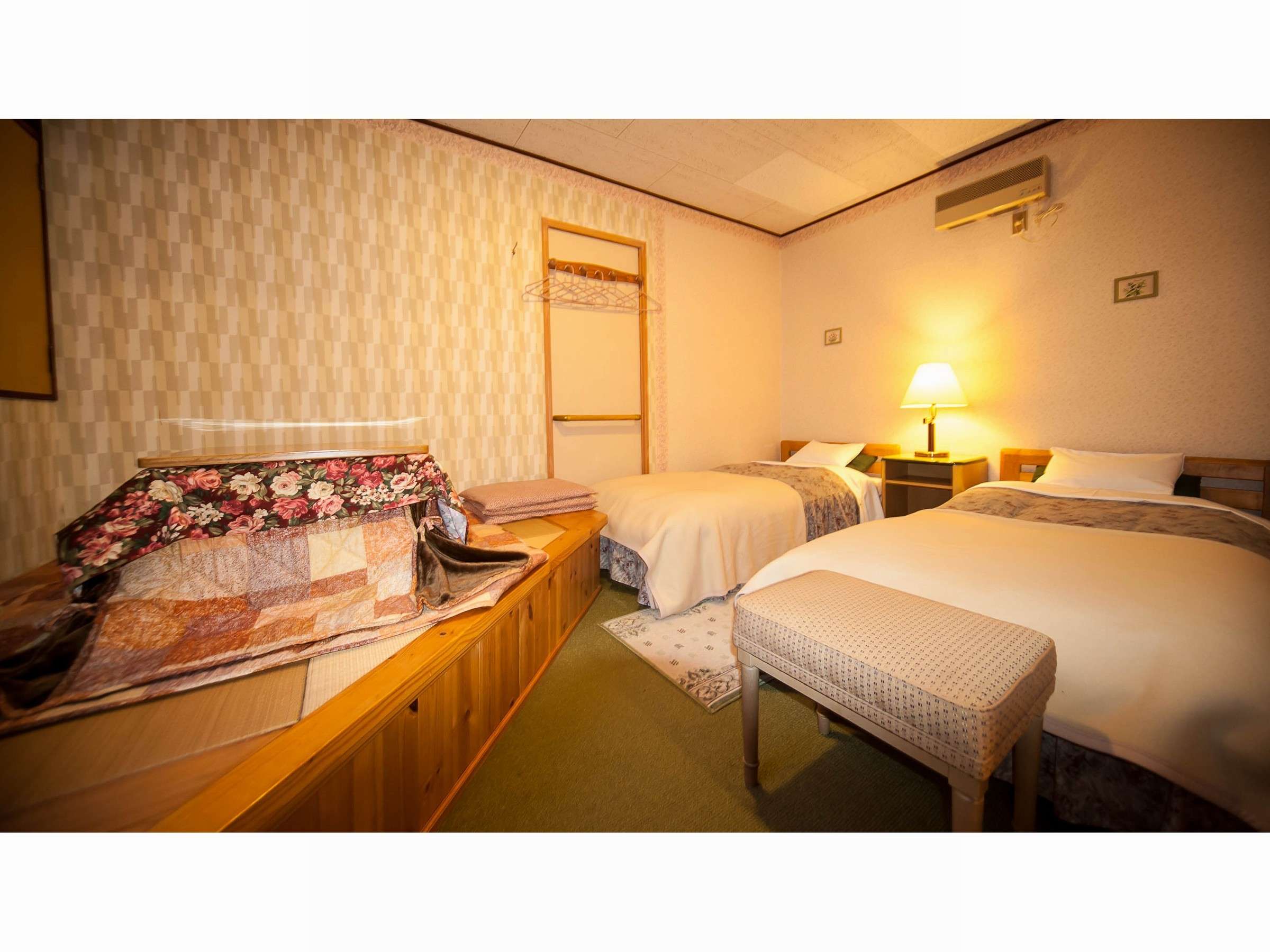 Room B Rh~jA^Cv/xbh[