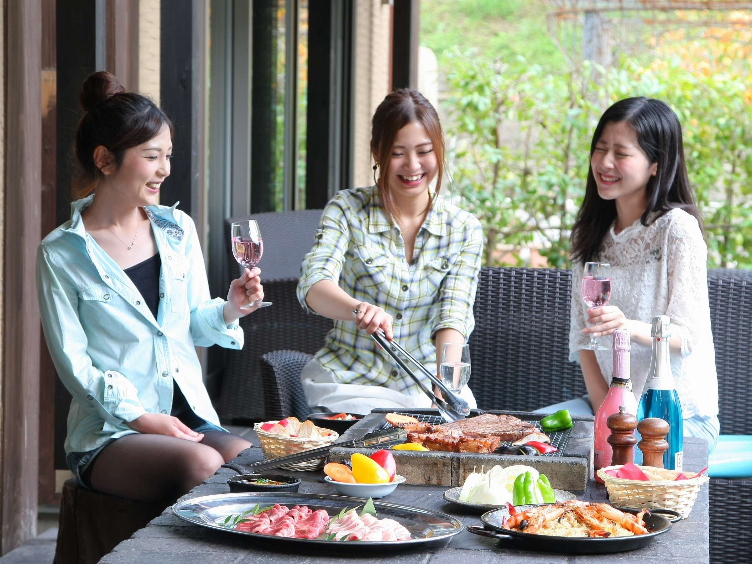 ���q��o�[�x�L���[��