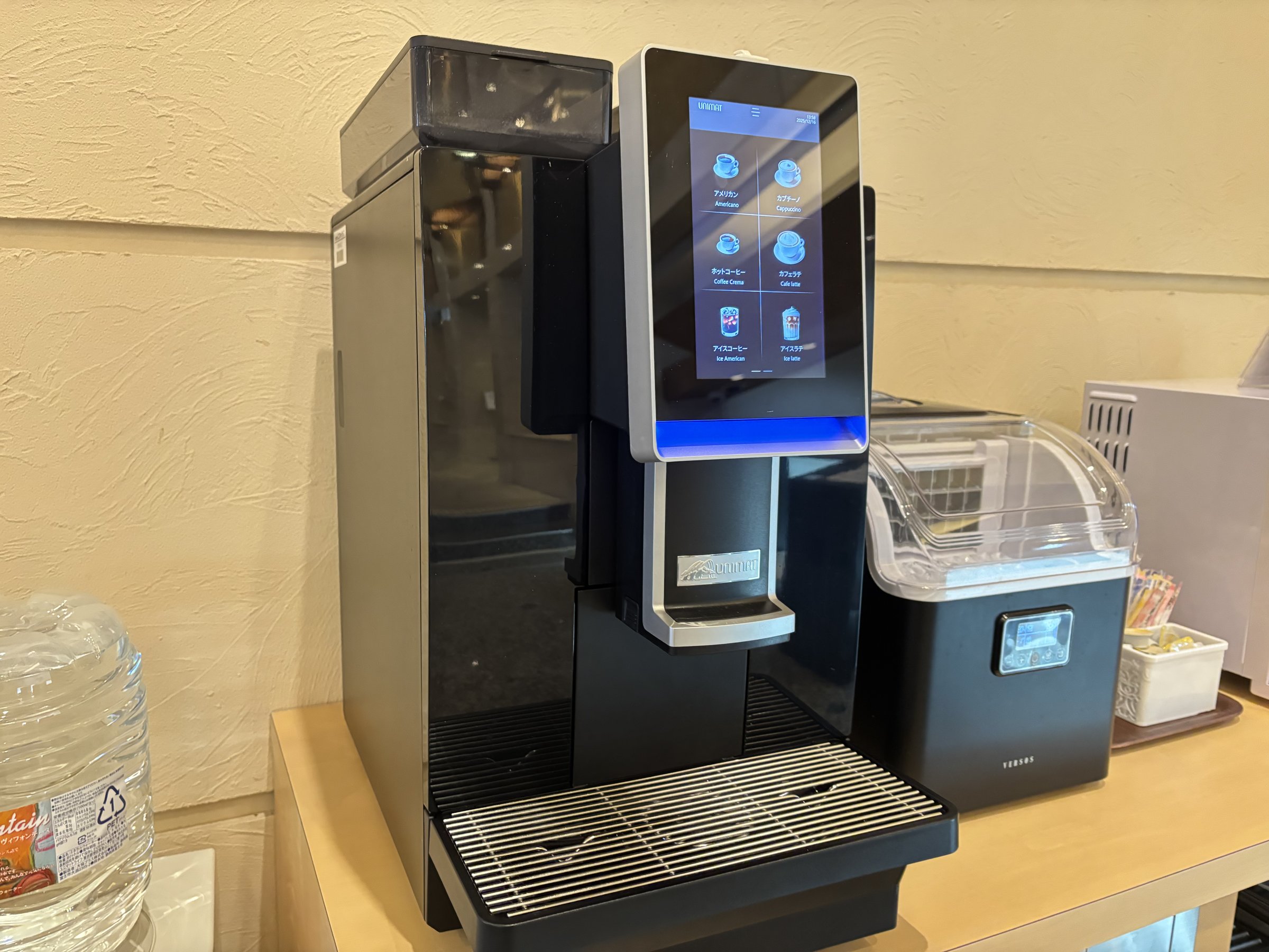 �ٓ��b�E�F���J���R�[�q�[�����p�ӂ��Ă���܂��B