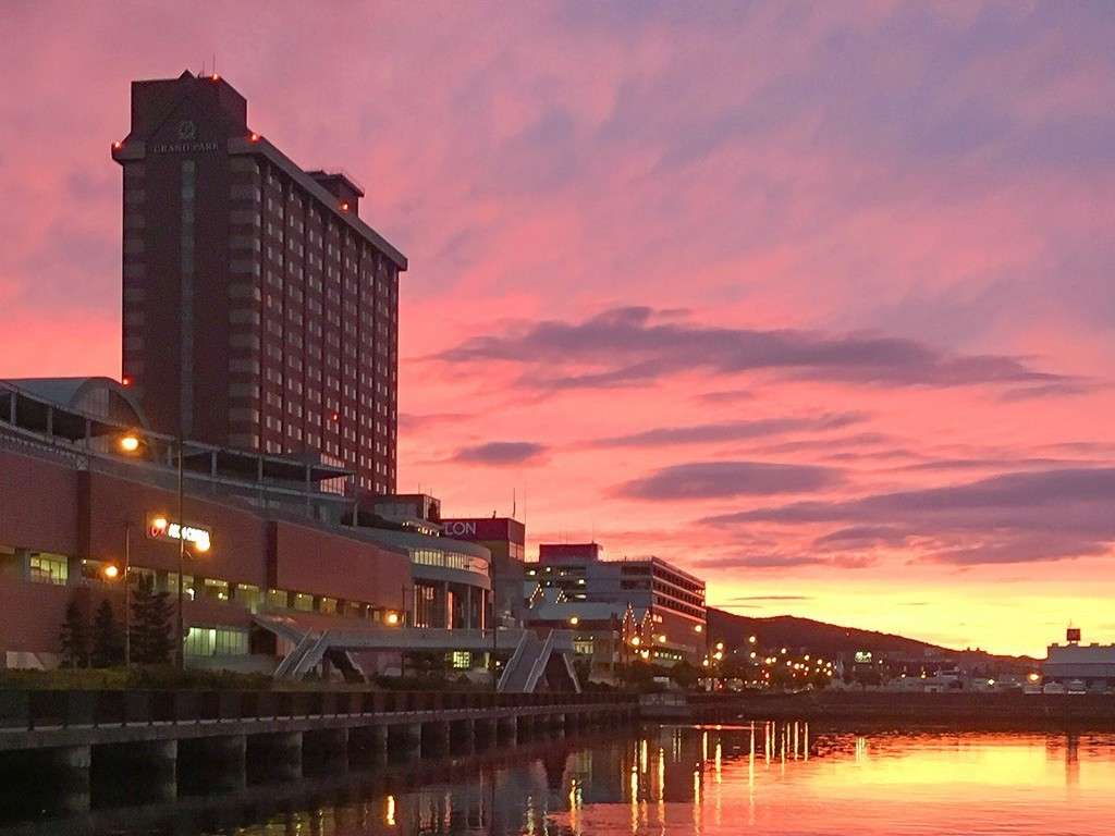 �Ă̗[��ꎞ�̏��M�B�w�̍����O�����h�p�[�N���M���ЂƂ���ڗ����܂��I