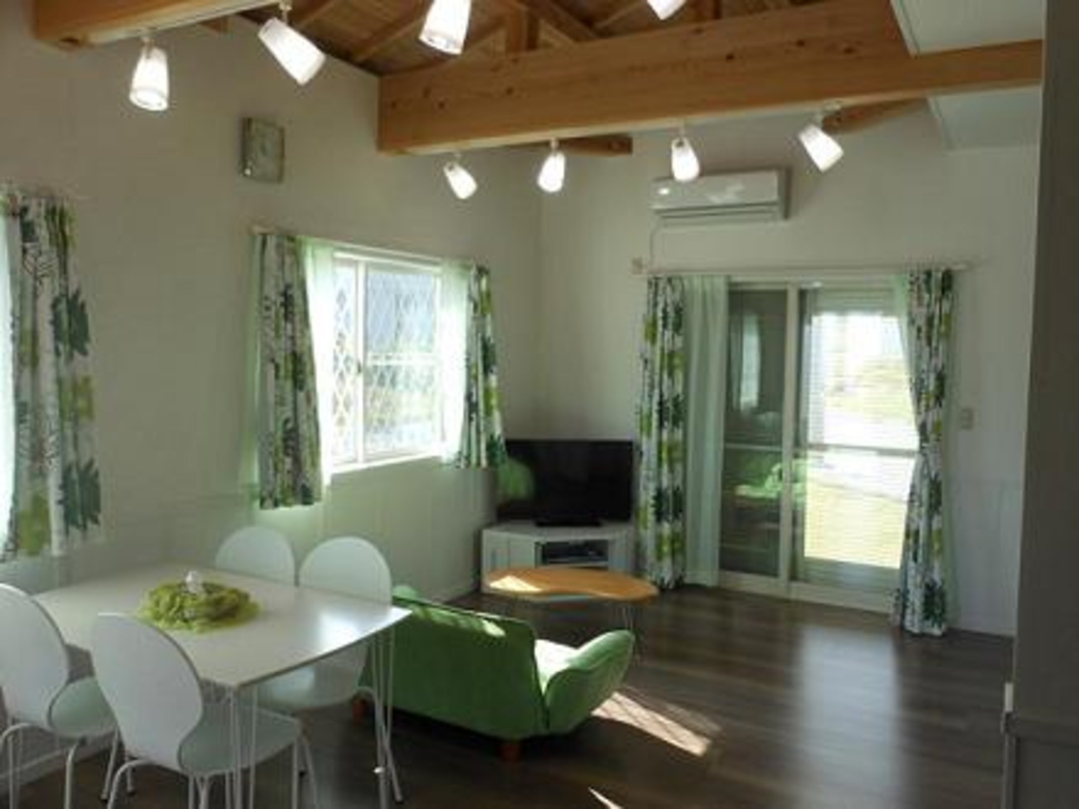 ���r���O