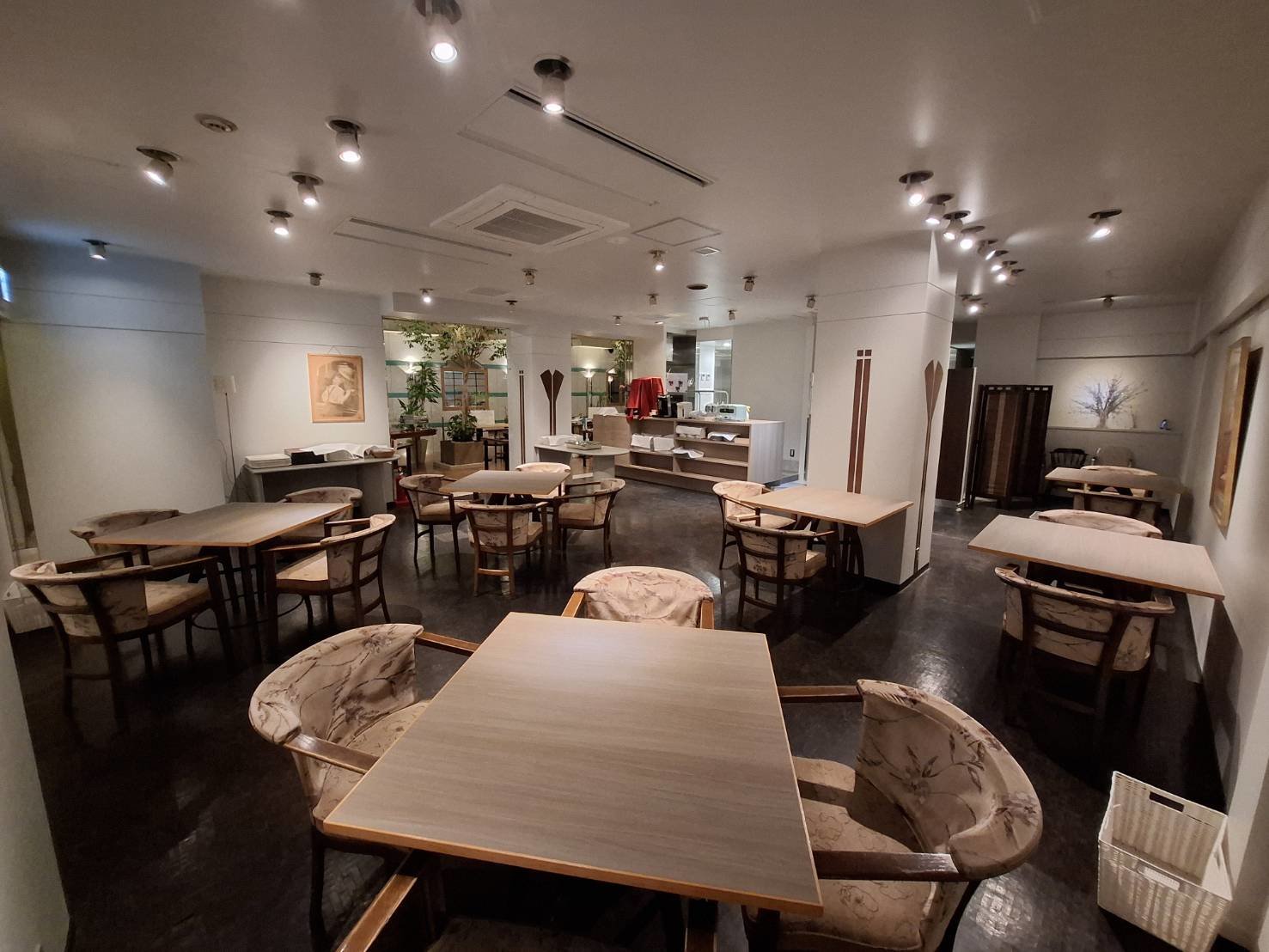 ���X�g�����@�W���E���r�A����������郊�]�[�g�X�^�C���̓X���Ő��X�����������}�����������B