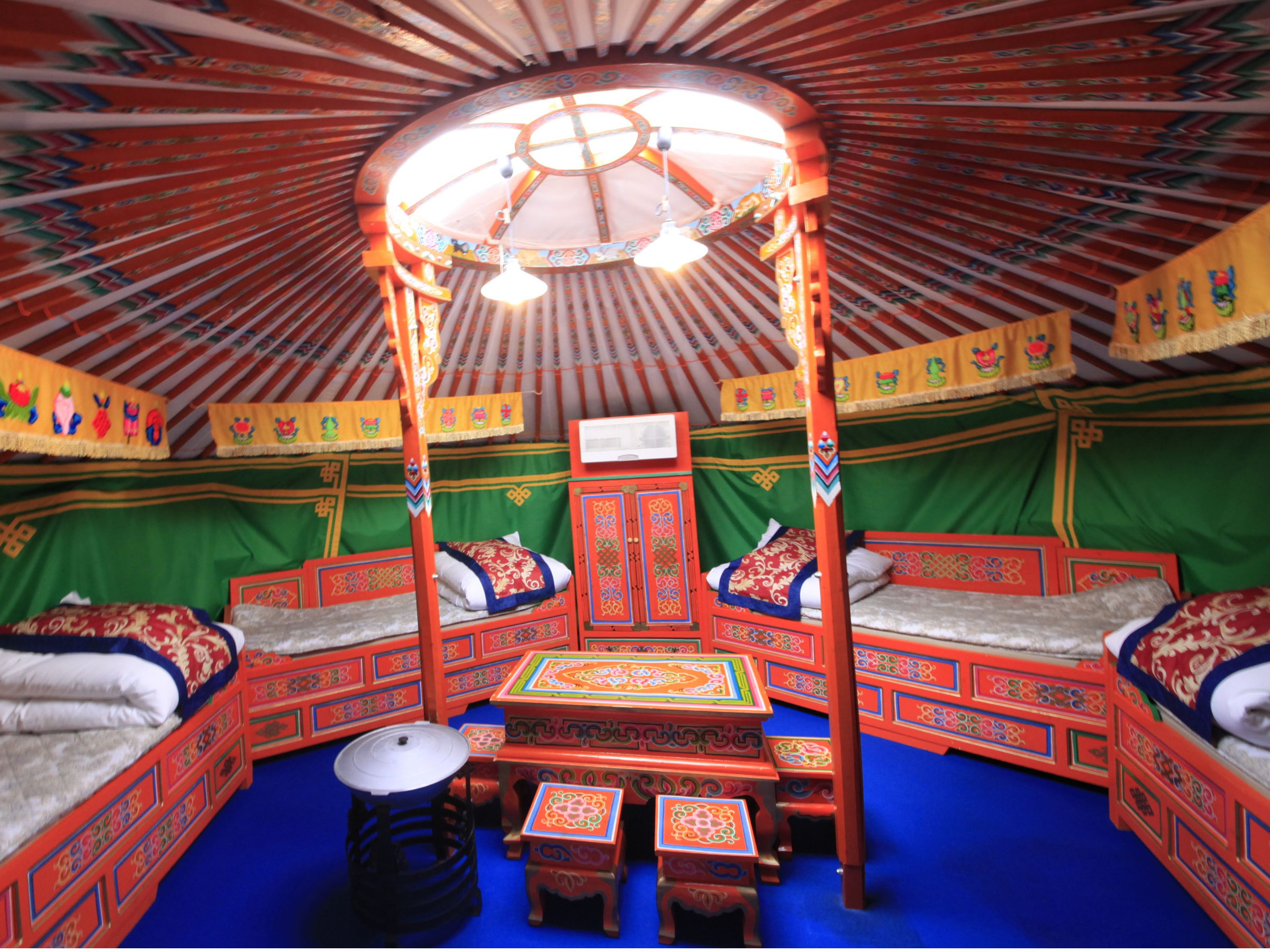 S̉炵ƋɈ͂܂ꂽQ