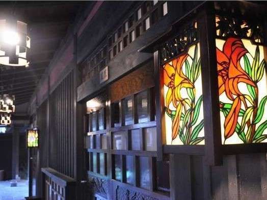 �y�ٓ��z�[��ꎞ�ɂȂ�Ɗٓ��̃X�e���h�O���X�ɂ������������肪�Ƃ���܂�