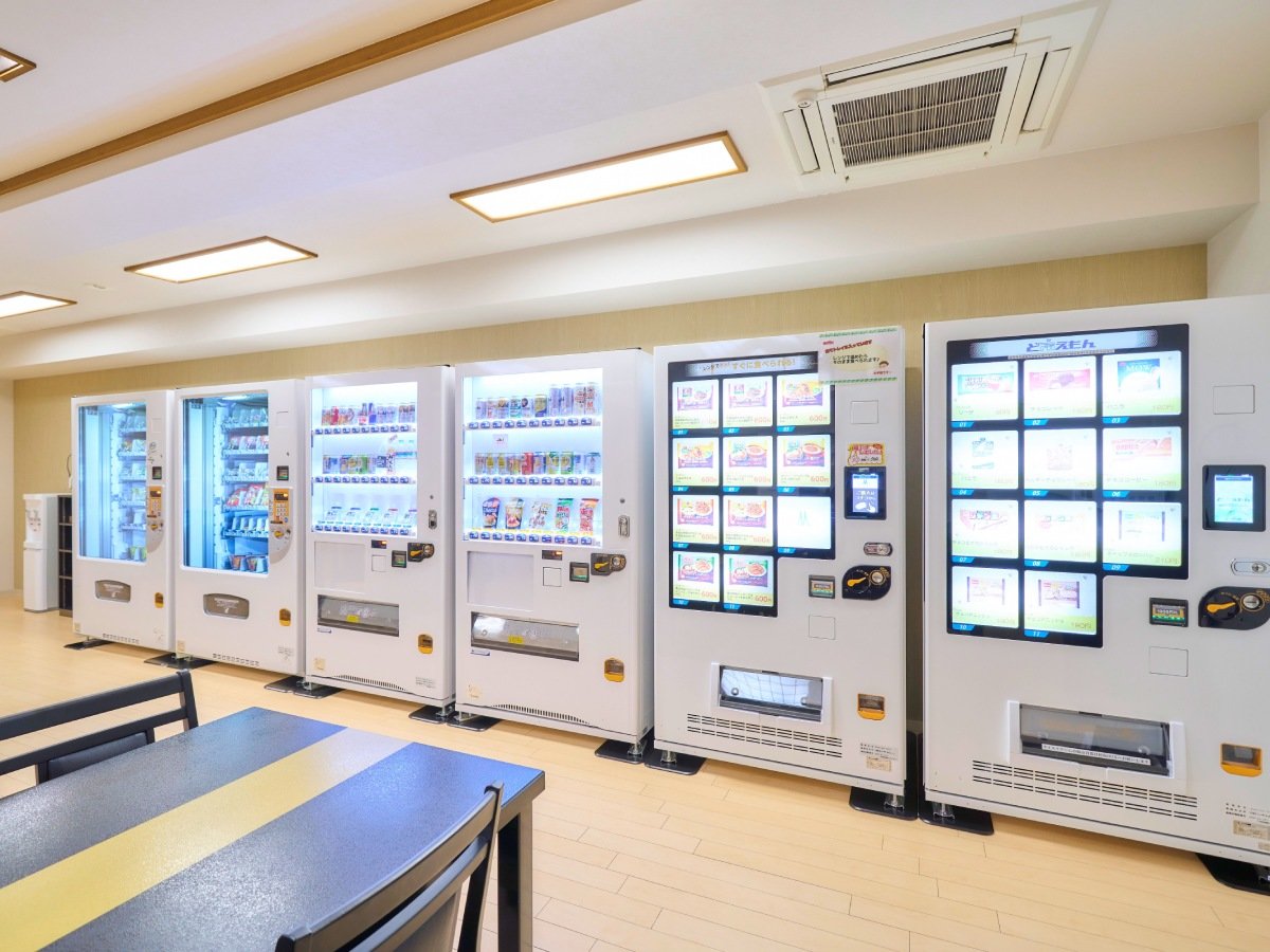 �E�y�����̔��@�R�[�i�[�z�A���R�[���ށE�\�t�g�h�����N�E�y�H�E���܂݁E�A�C�X�����p�ӂ��Ă���܂�