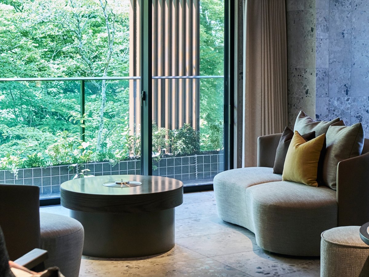 �v���~�A�R�[�i�[�X�C�[�g�b92���āb�G�߂̔�������߂��A�g�F�t�C���i�[�o���R�j�[���ґ�