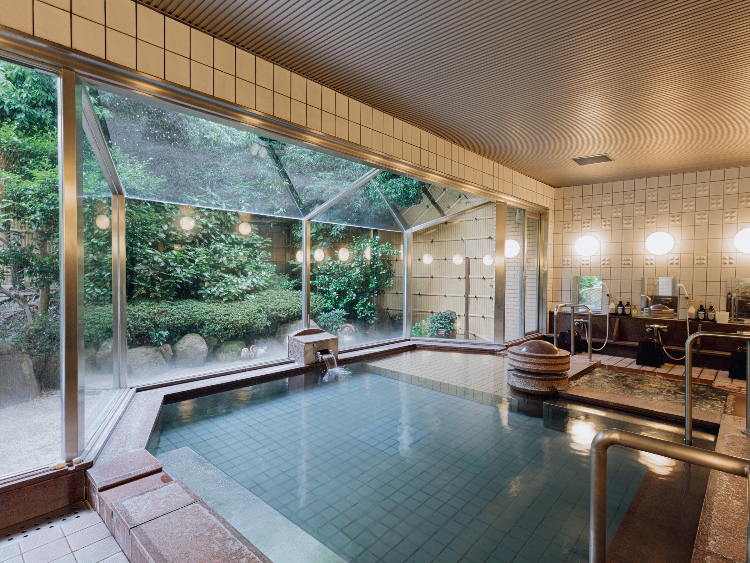 �嗁��̓`�F�b�N�C���`�A�E�g�܂ŉ��x�ł����y���݂��������܂��B