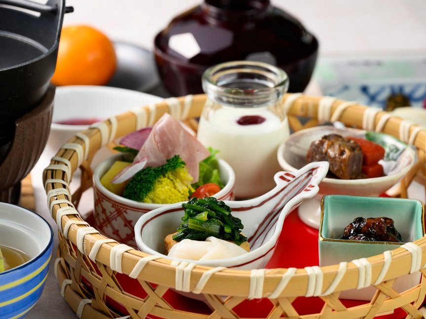 *yHzĂ̏ɂ͂т̂T_AƐ[OgȂǁBȂł͂̐Hނy߂܂B