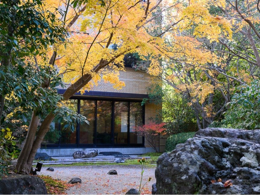 �y�Չ�̒�z�~�n���̒뉀�u�Չ�̒�v�͎l�G�܁X�̎p�������Ă������{�뉀�ł��B