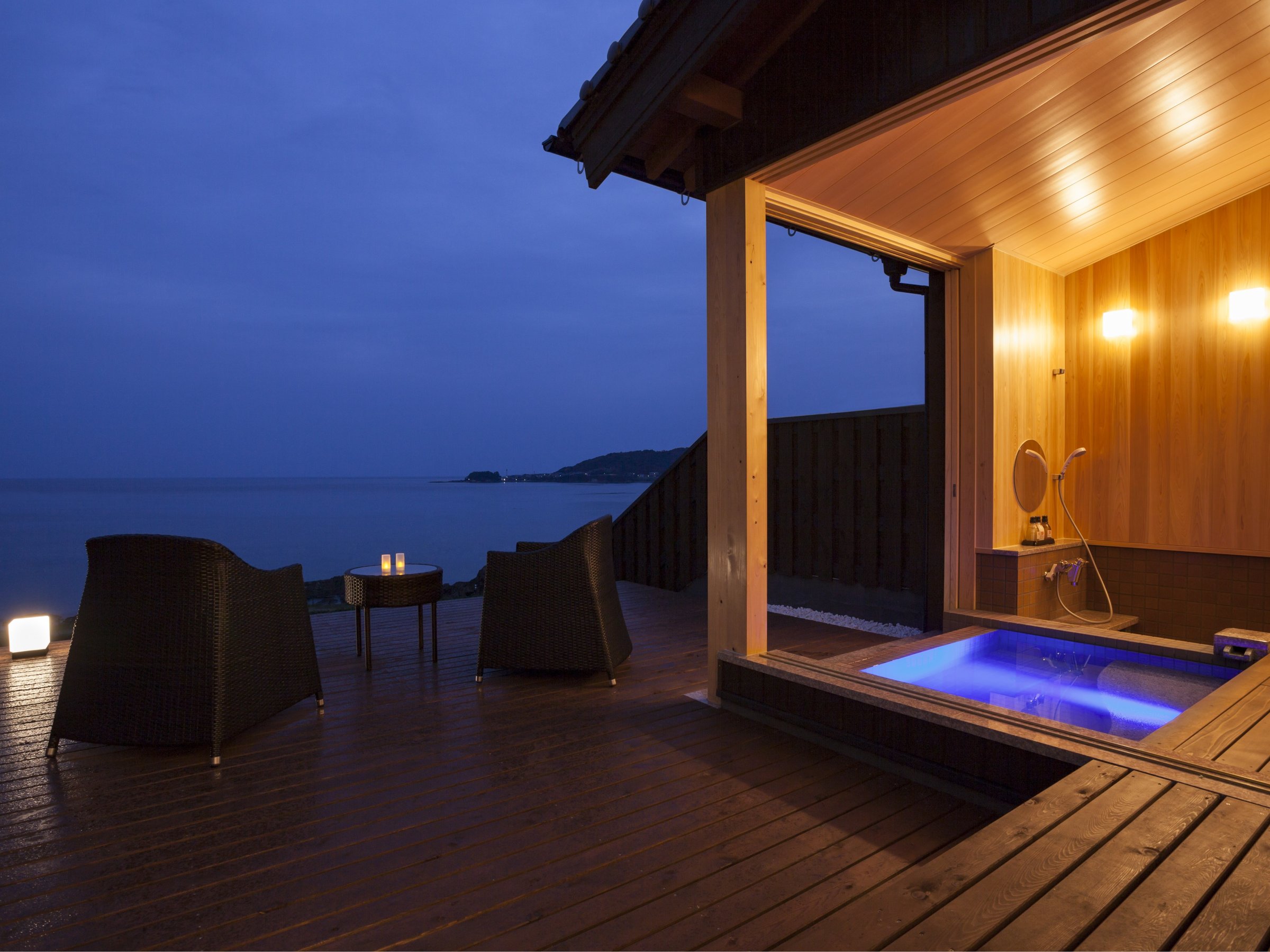 �y�q������I�V���C�z�l�G�܁X�̓��{�C����]�ł��A�܂�ŊC�ɕ�����ł���悤�ȉ���I�V���C�B