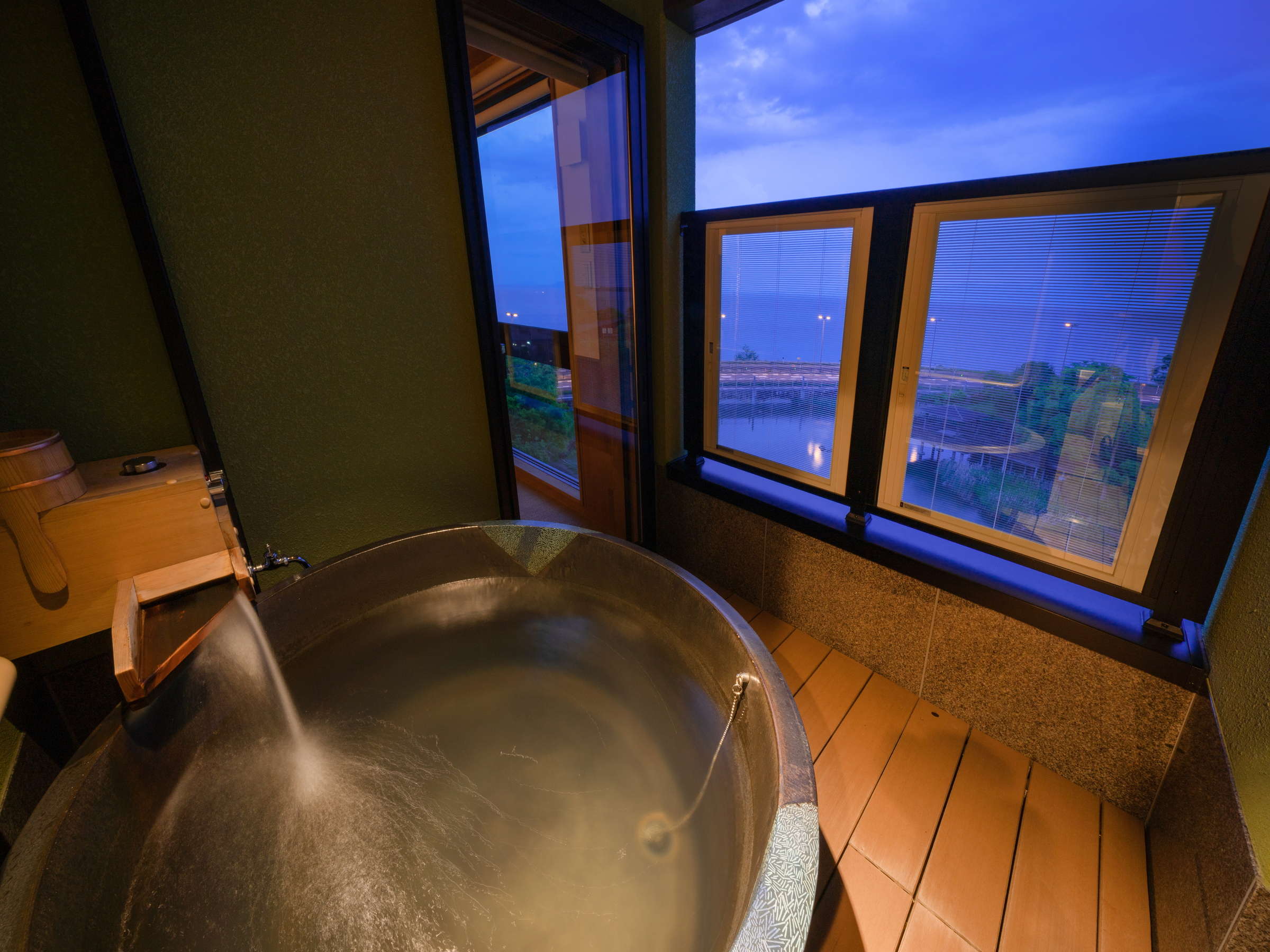 �f���b�N�X���[���i�ő���4���j�^59���āE�I�V����