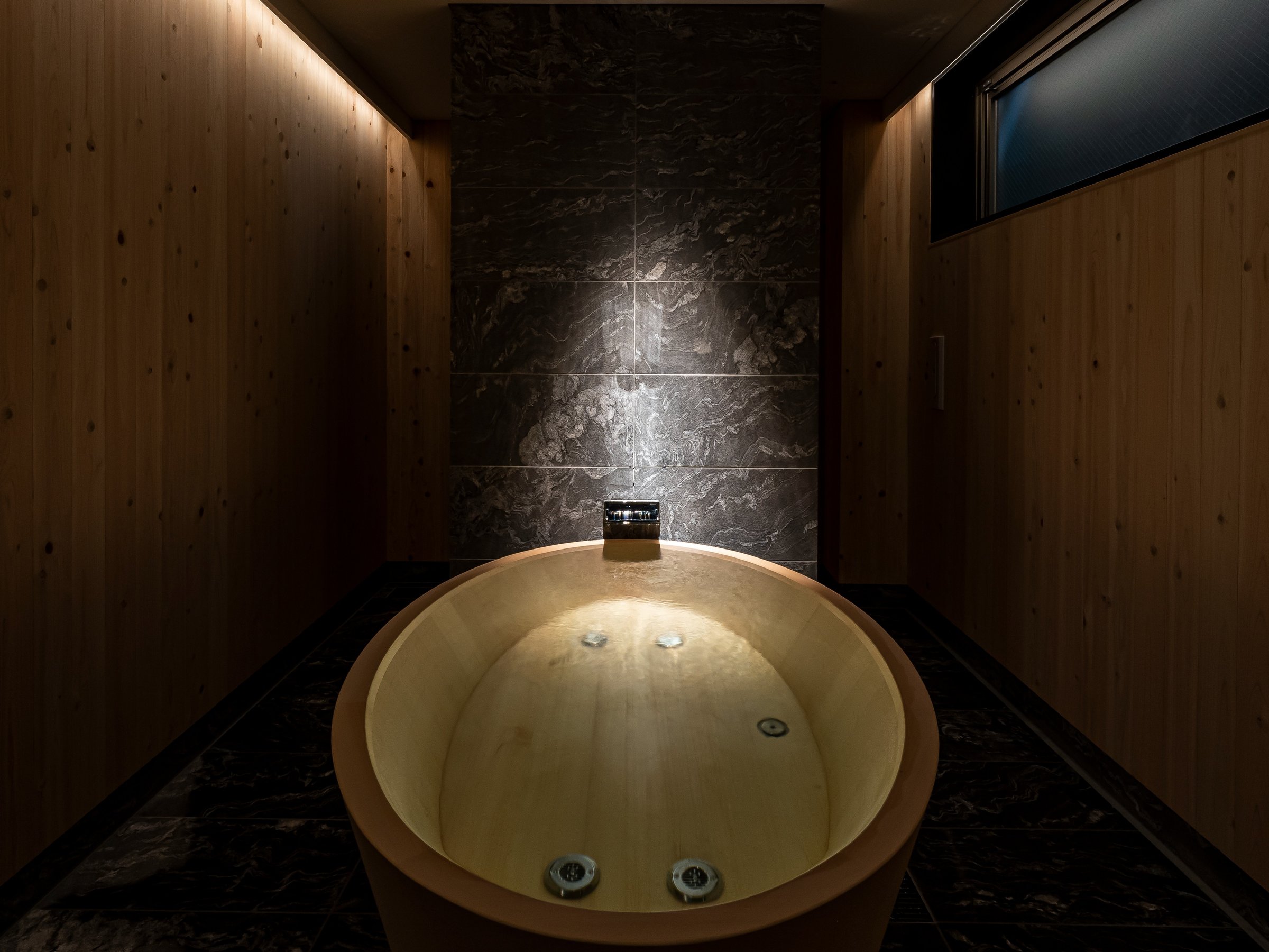 �\�񐧃v���C�x�[�g�T�E�i�@�����C�͂��ЂƂ�ł������Ƃ����p���������܂��B