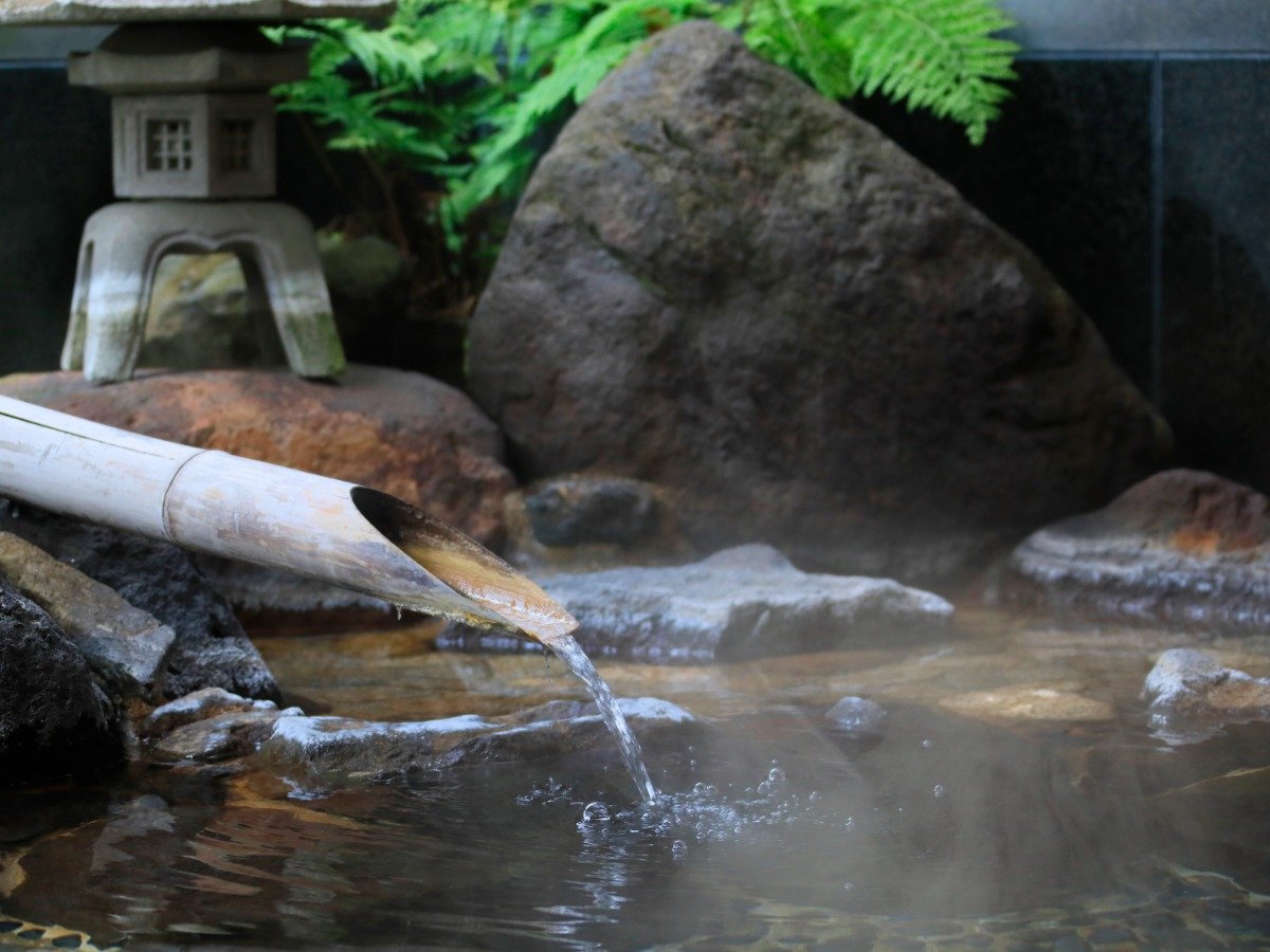 �ܕS��̟������N���o�铒�̌b��