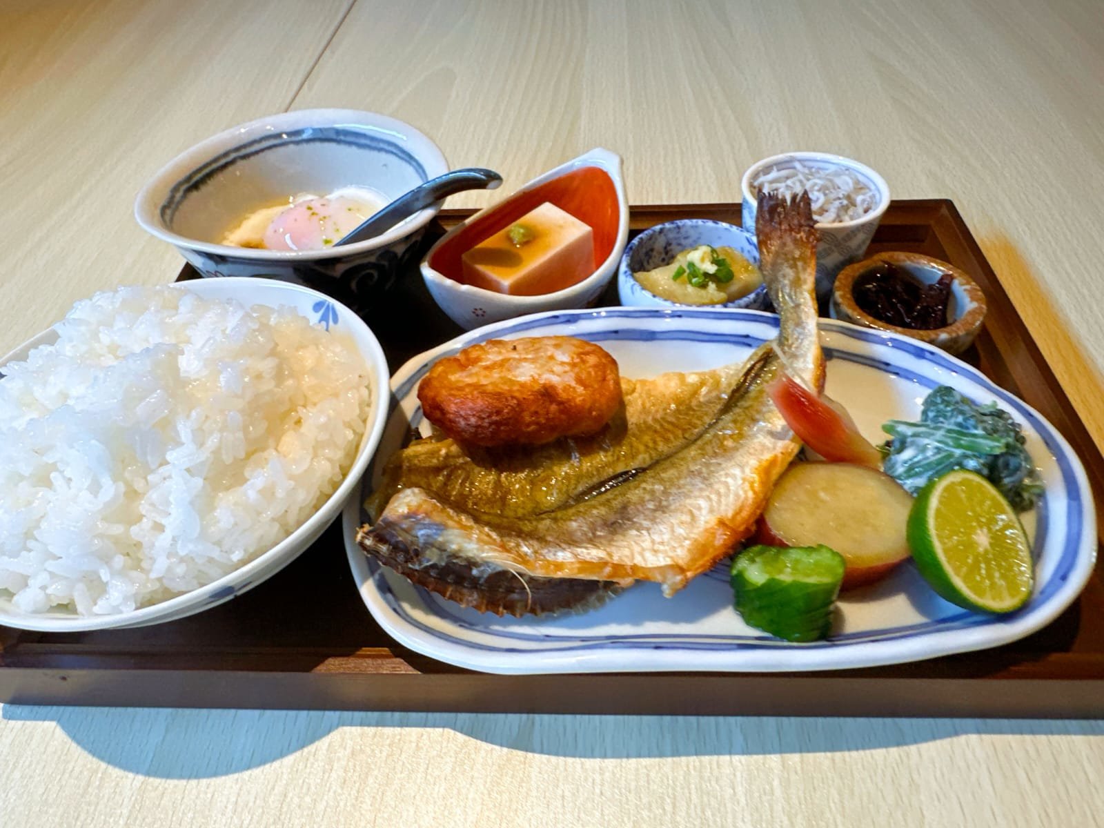 ���̒������́A��M���B�������H�͒�g�X�܂ɂĂ��񋟂������܂��B�����e�͓��ɂ���ĈقȂ�܂��B