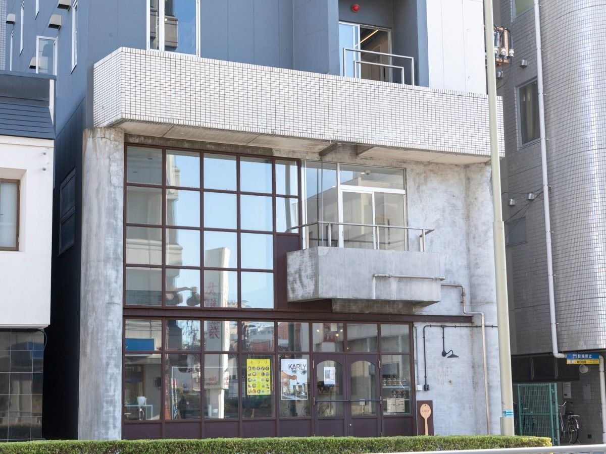 ���]�w����k��1���A�K���X����̃G���g�����X�������I�ȃz�e���B1�K�͒n���Ől�C�̃X�p�C�X�J���[�X�ł��B