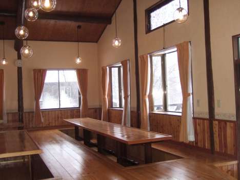 �@�育�����e�[�u���̃_�C�j���O