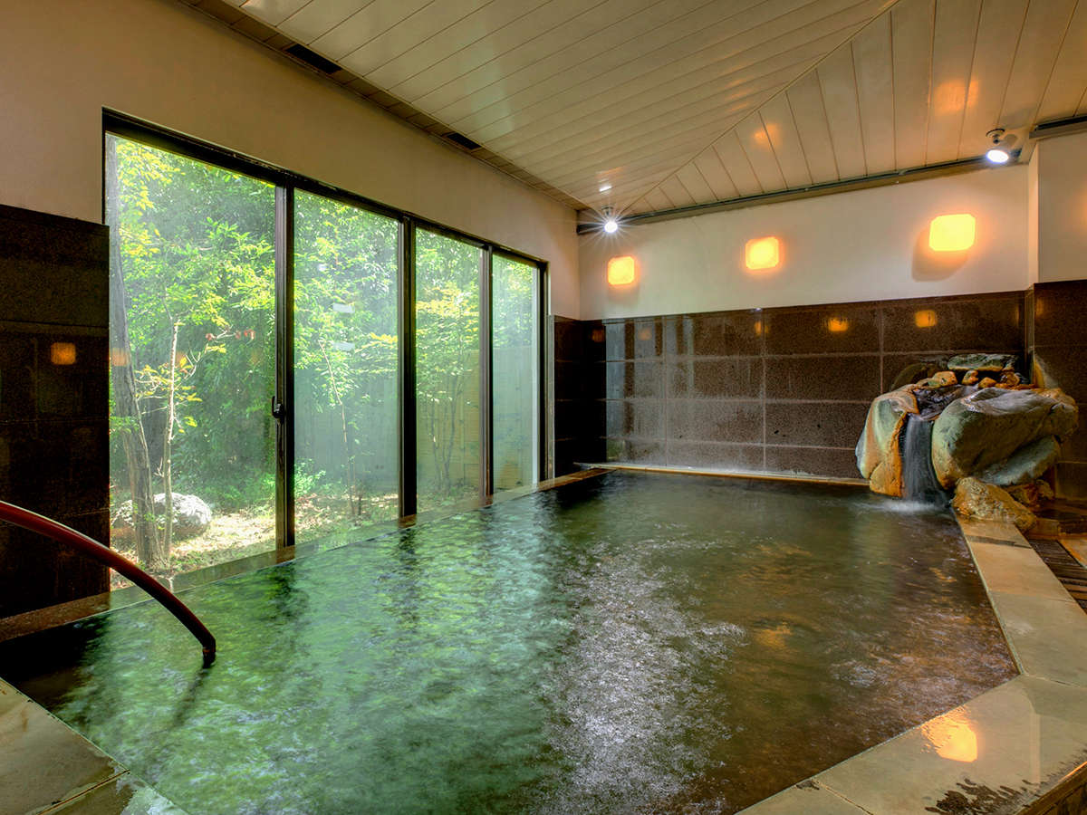 �y�����|���̓��z�Α���̂Ȃ߂炩�Ȃ����C�ŁA�̂�т蓒�ɐZ����Ȃ�������̔�������Ă���������