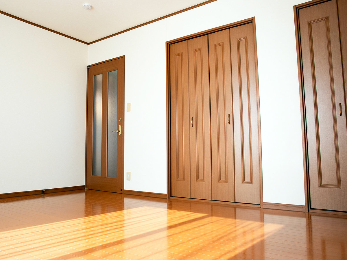 Ey2Kmzؖڒ̔IȃVvŉ݂̂