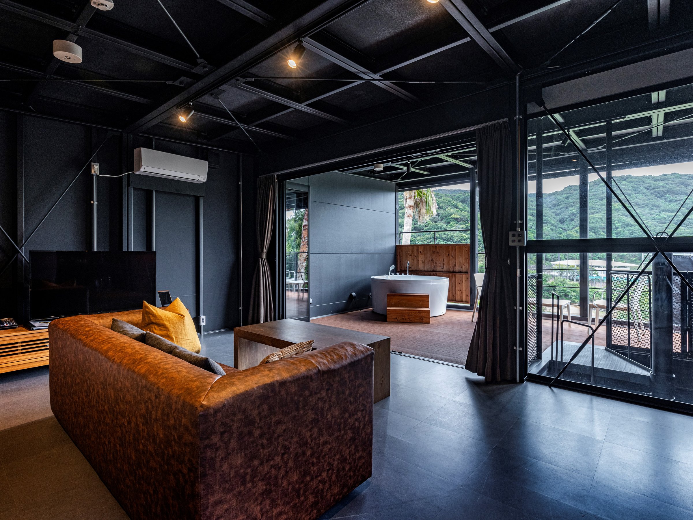 �A�E�g���b�N�L���r���i�R�e�[�W�j/�@�J����������W���O�W�[�t���K���[�W�^�C�v�̂������ł��B