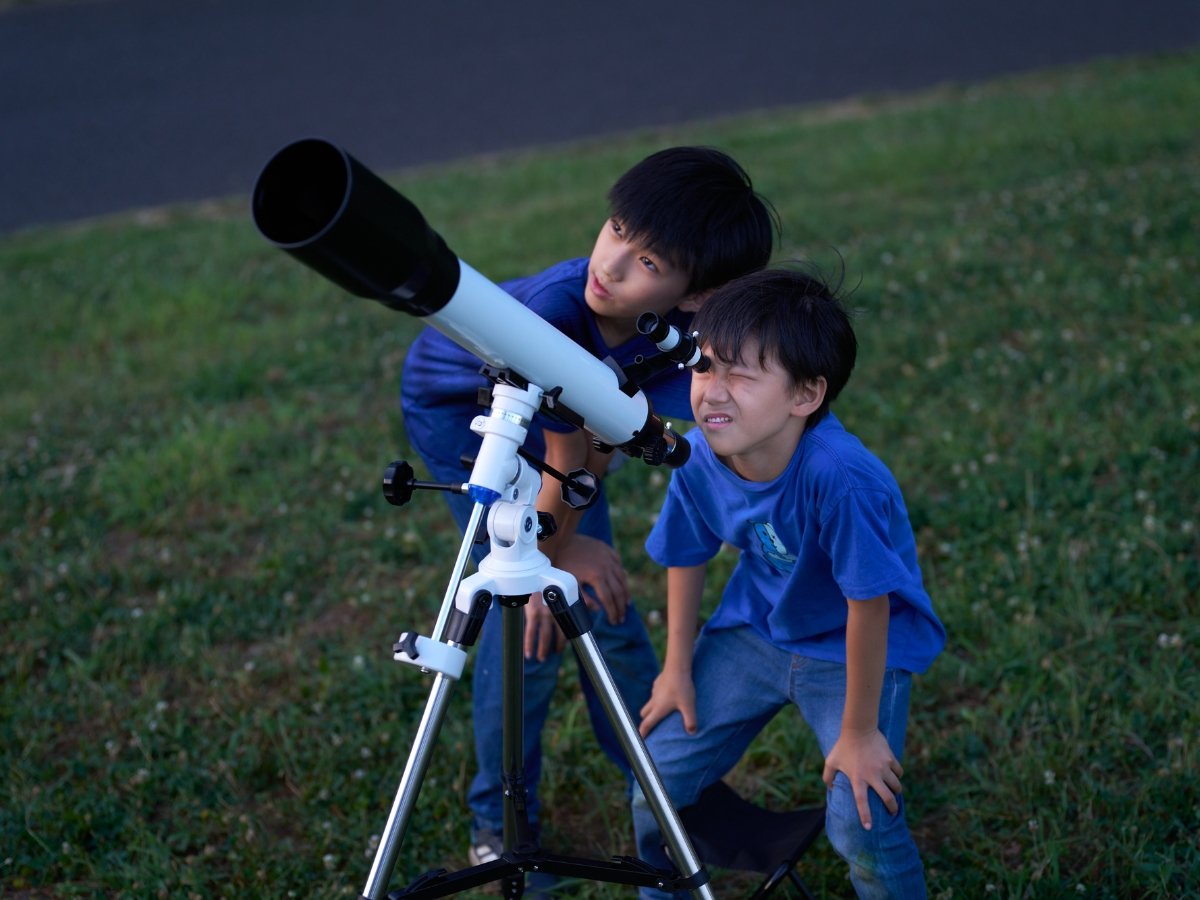 �ђ˂̑厩�R�̒��ł��̓������鐯��𖞋i�B��^�]�����Ō��̃N���[�^�[��f�����ώ@�ł��܂��B