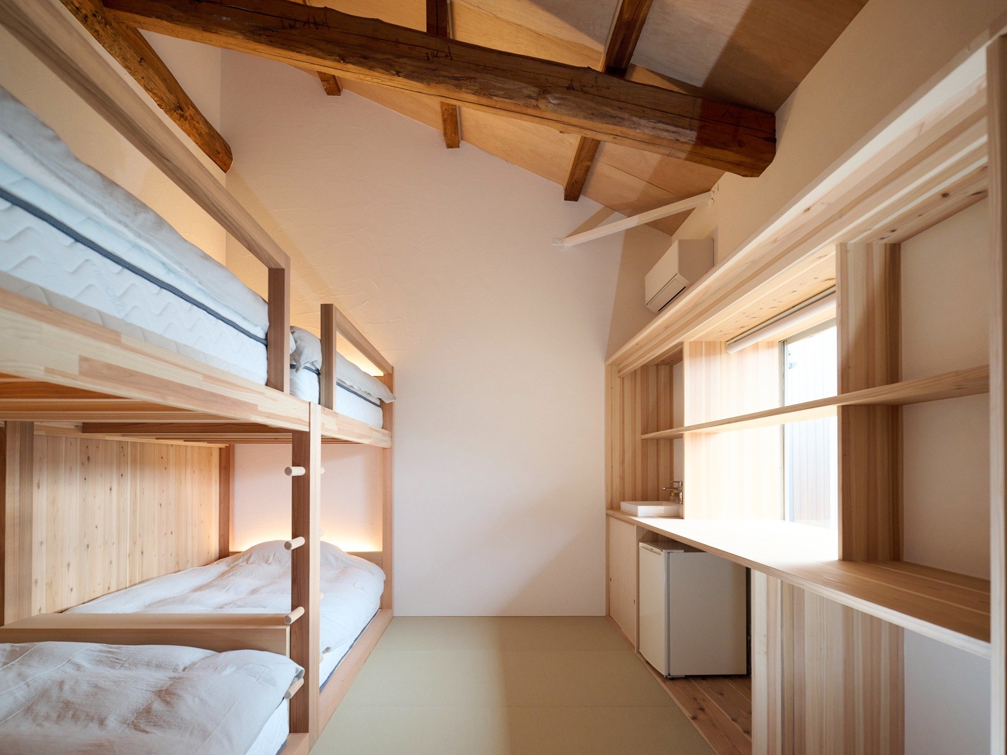 ROOM2