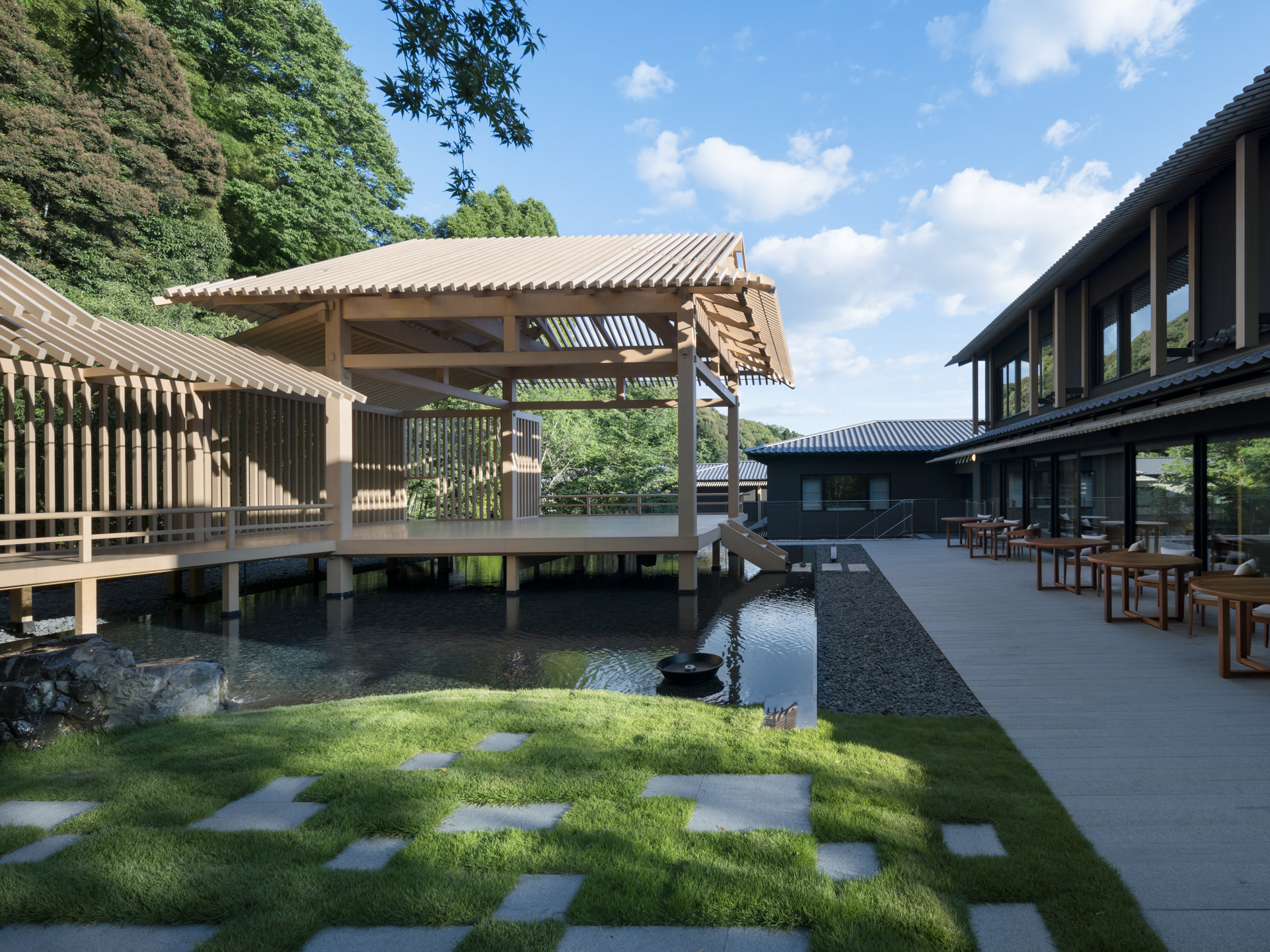 �\�̐��E�ς��R���Z�v�g�ɂ��������L���钆��B