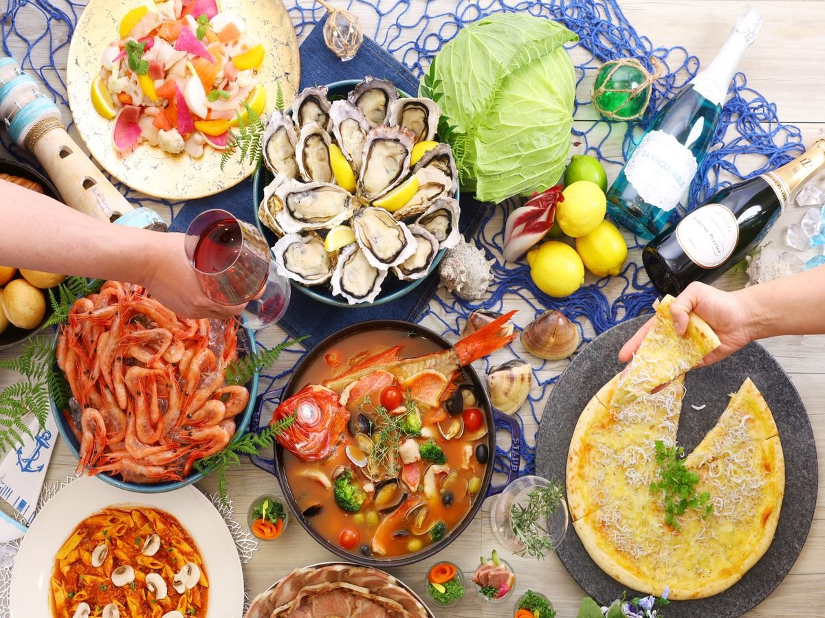 �f�B�i�[�r���b�t�F�C���[�W�@�C�Ƒ�n�̌b�݂����p�ӂ��Ă���܂��B