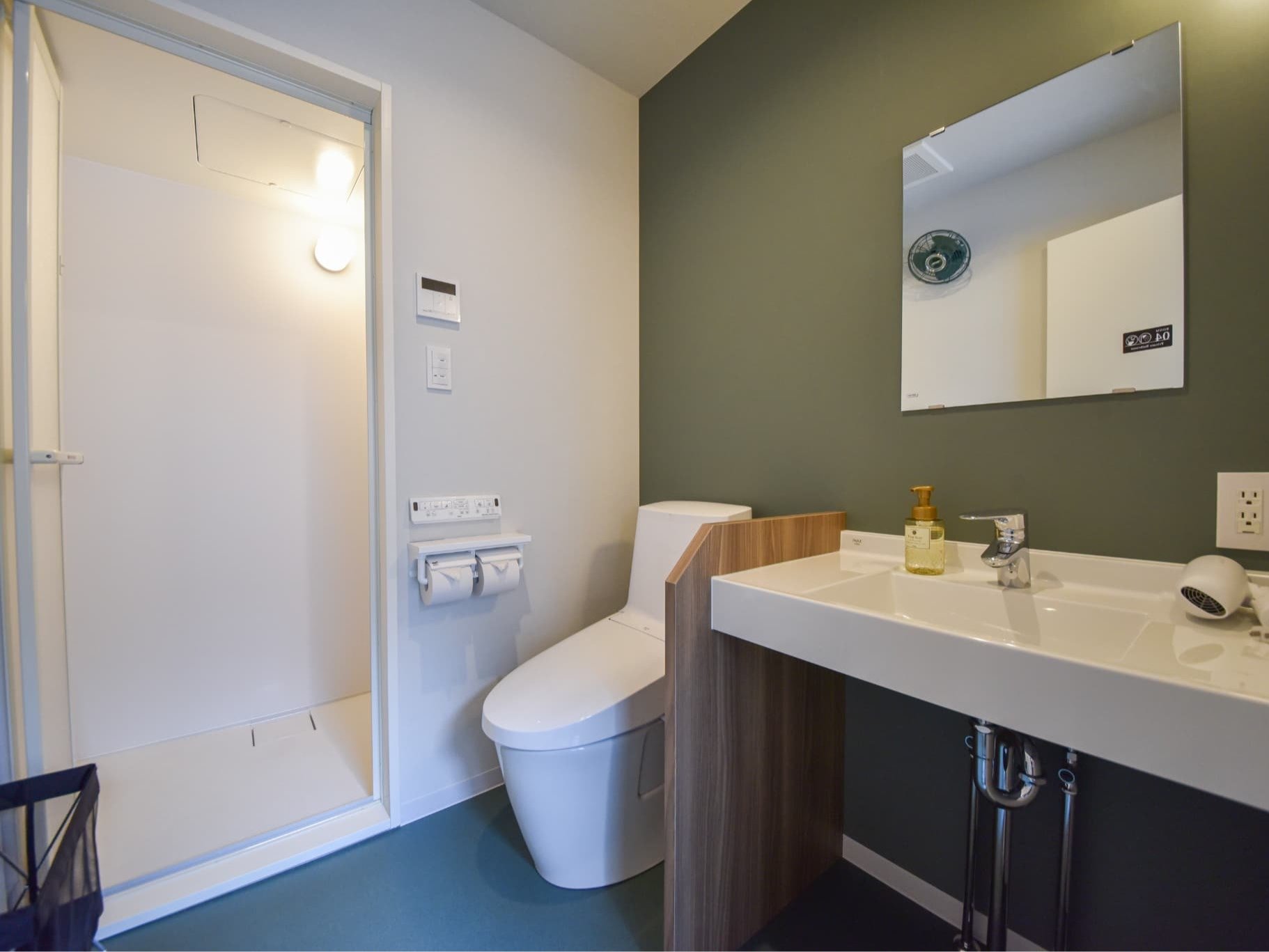 Room4�F���オ���̂���L�X�Ƃ����a��