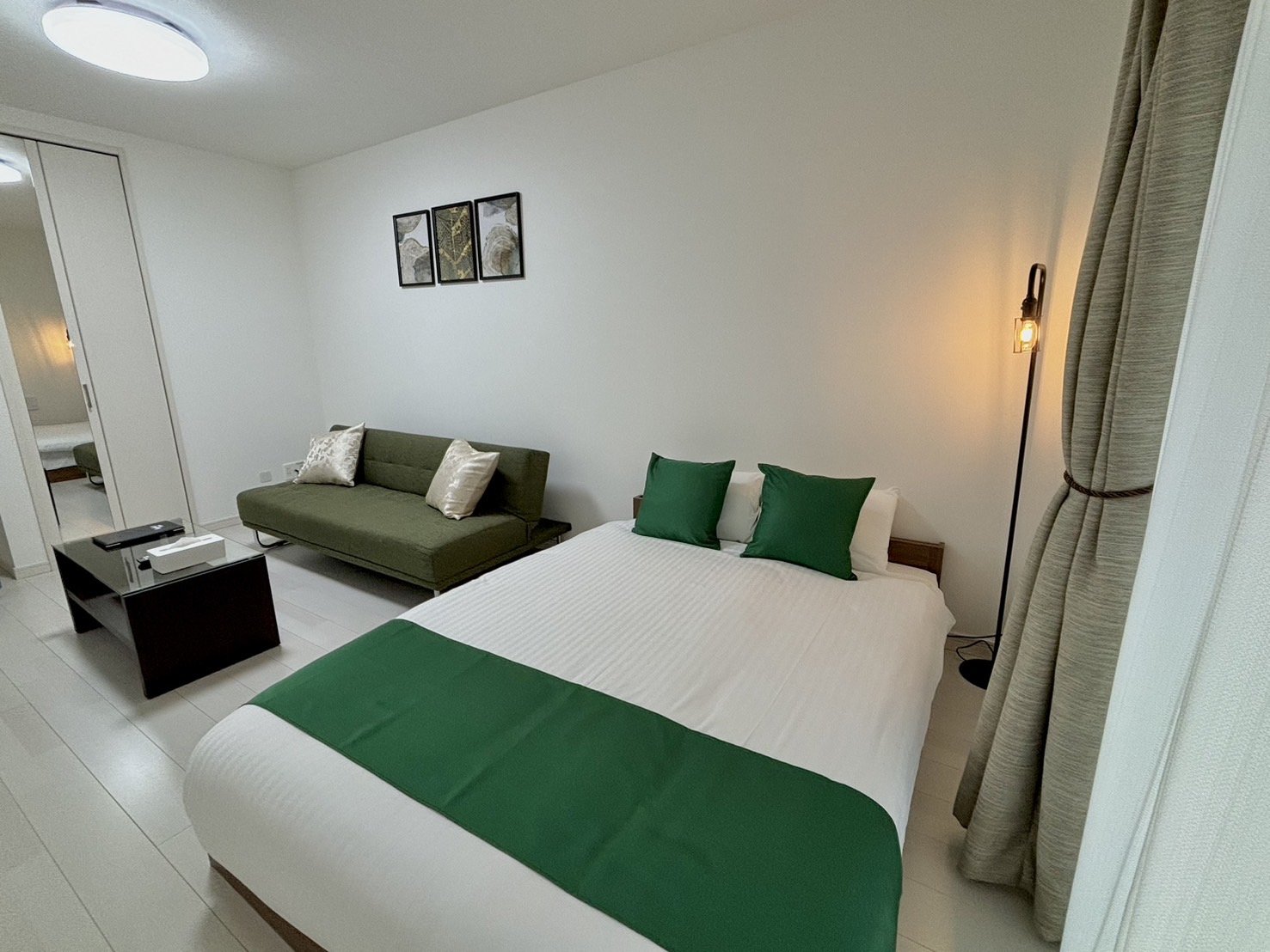 ��Room104