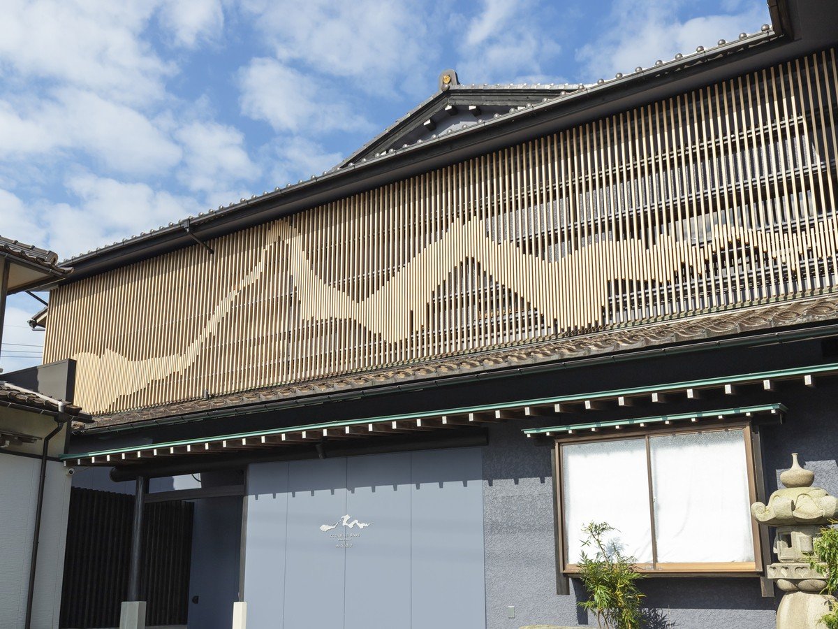 ���Ėk�O�D�̉����ŉh���������̒n�ɗ��A�Q�[�g�E�F�C�z�e���B