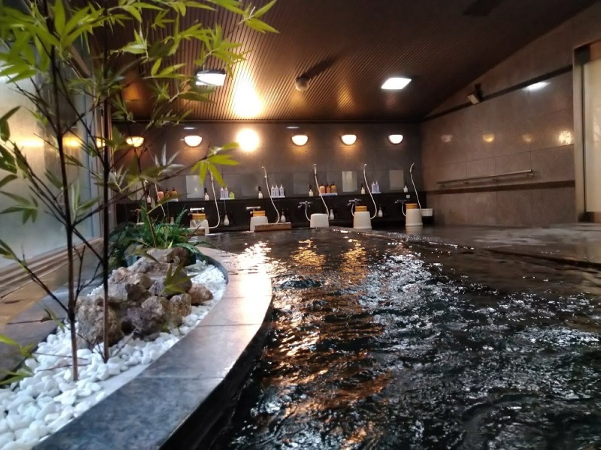 �n���P�K�ɂ��鉺�C����嗁��̓����C�ƂȂ�܂��B�O�͘I�V���C�B��̓T�E�i�������p�����܂��B