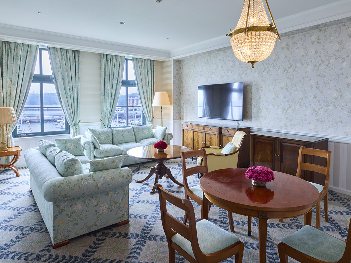 �y�q�����z�X�C�[�g���[�����r���O