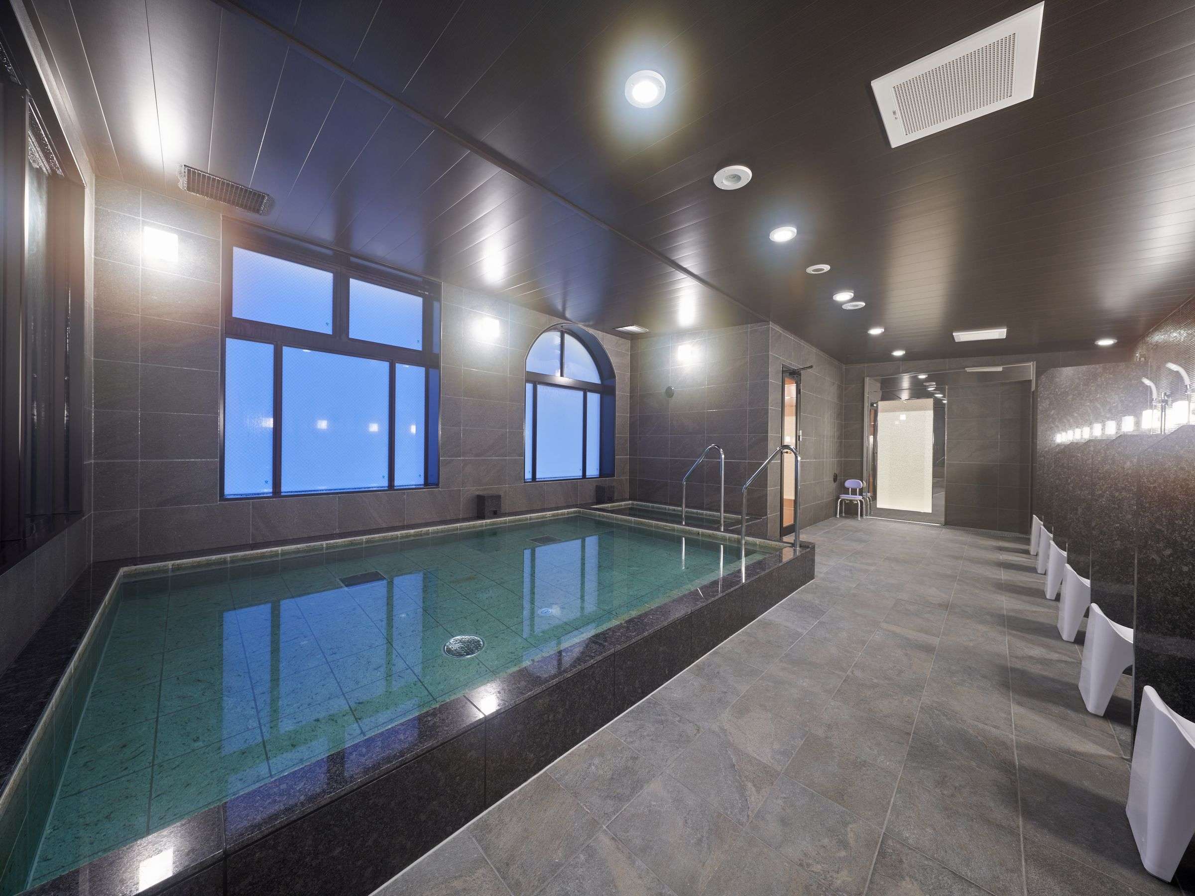 ��14�K�j���嗁��@15:00�`24:00�^6:00�`9:00