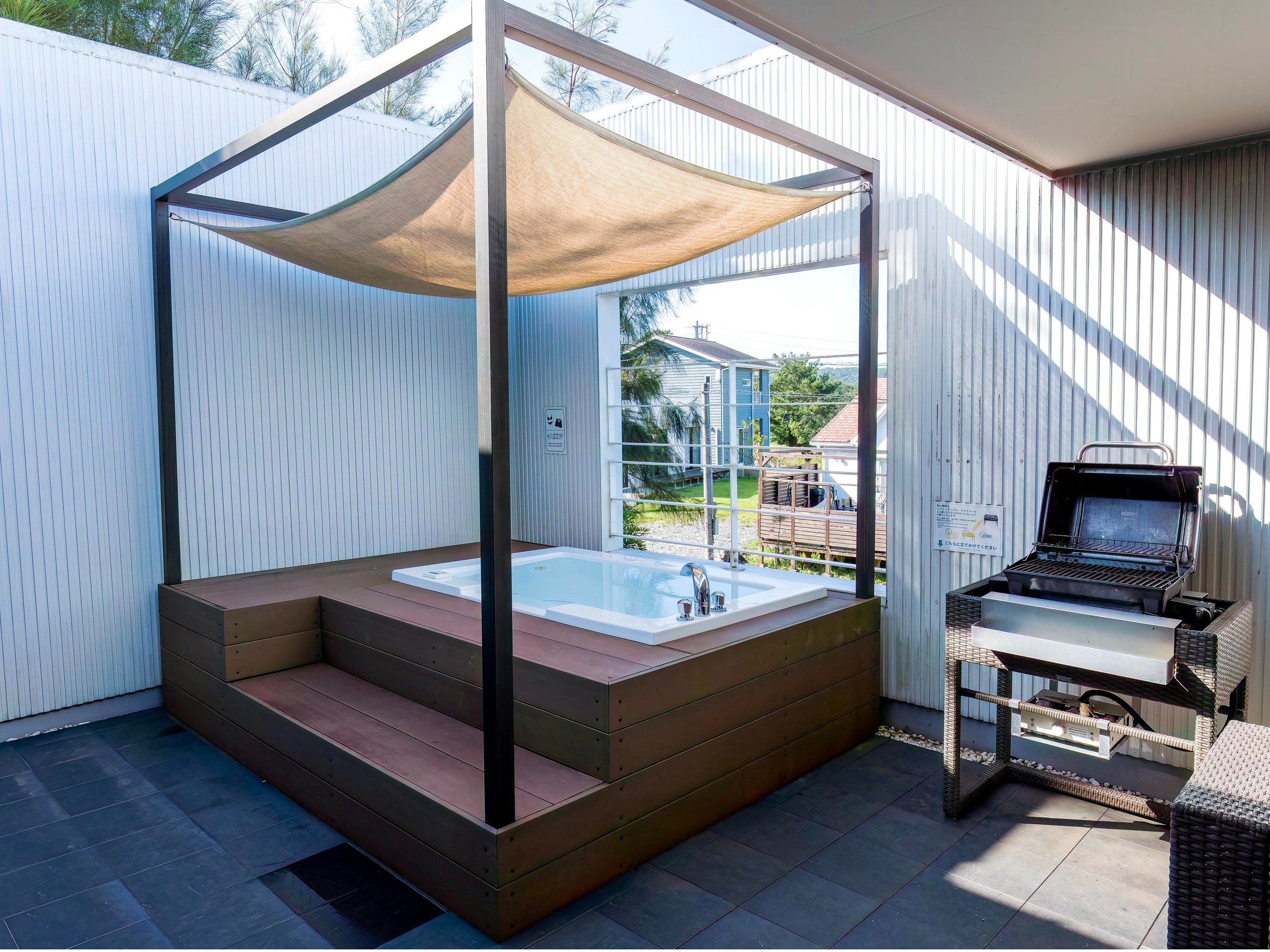 �I�V�W���O�W�[�������t��BBQ�X�y�[�X�I�ґ�o���R�j�[���