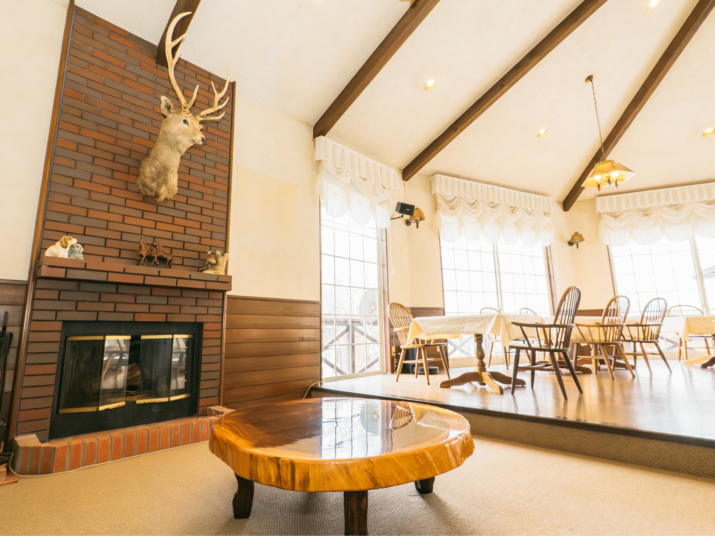 �؂Ə��g�[�̉����肪�S�g���ݍ����V��Ə_�炩�Ȍ����J���������o����B�~�ł������̖��₵���L���E���W