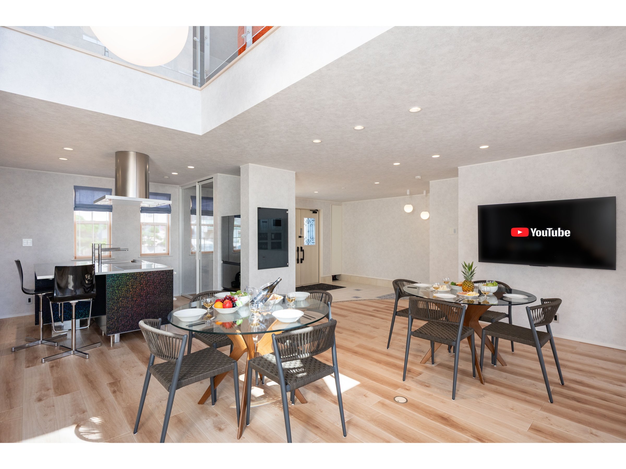 �_�C�j���O���[��