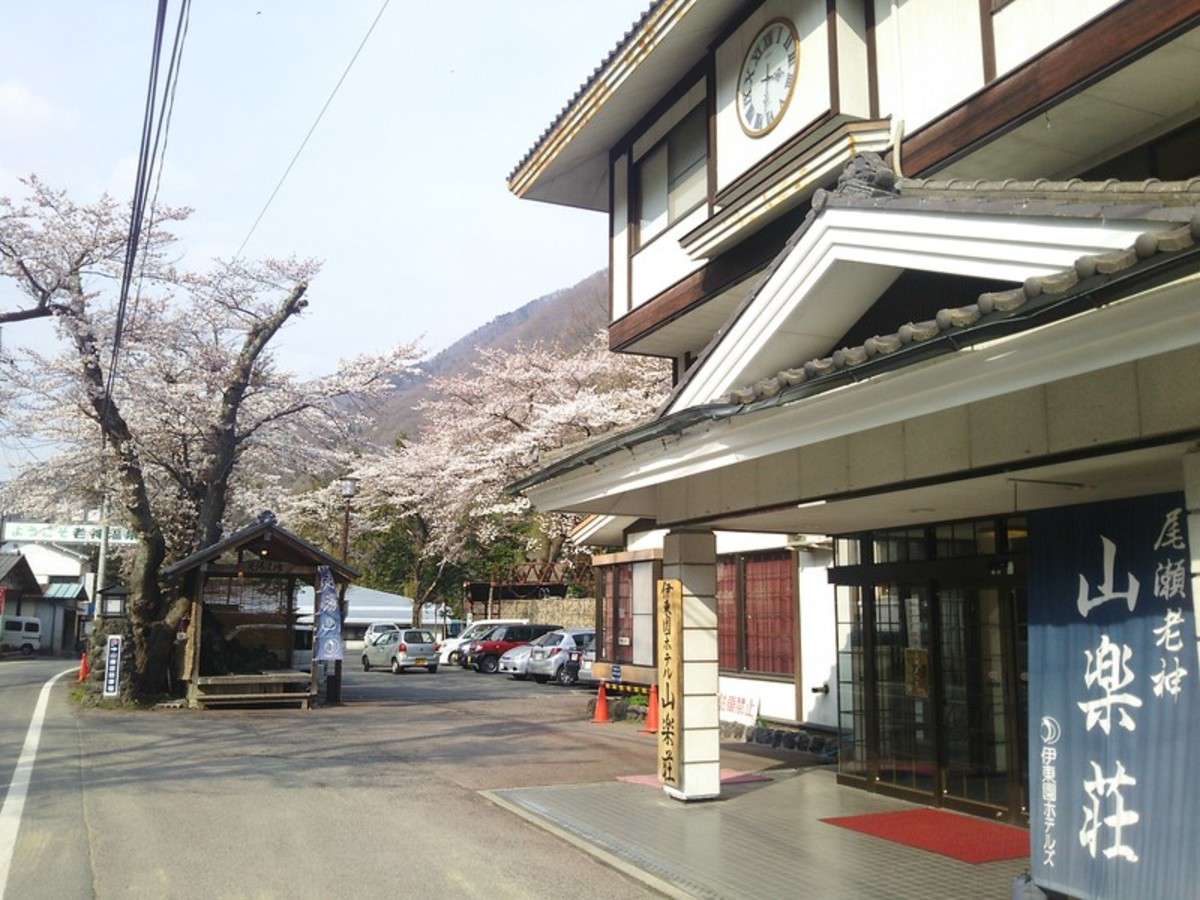 �V�_����@�ɓ����z�e���R�y���@�ʊٌ��֑O