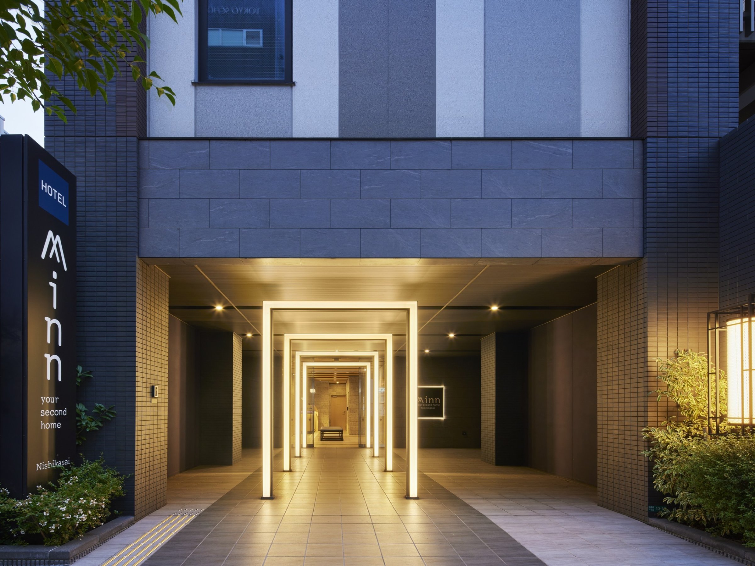 Entrance �����