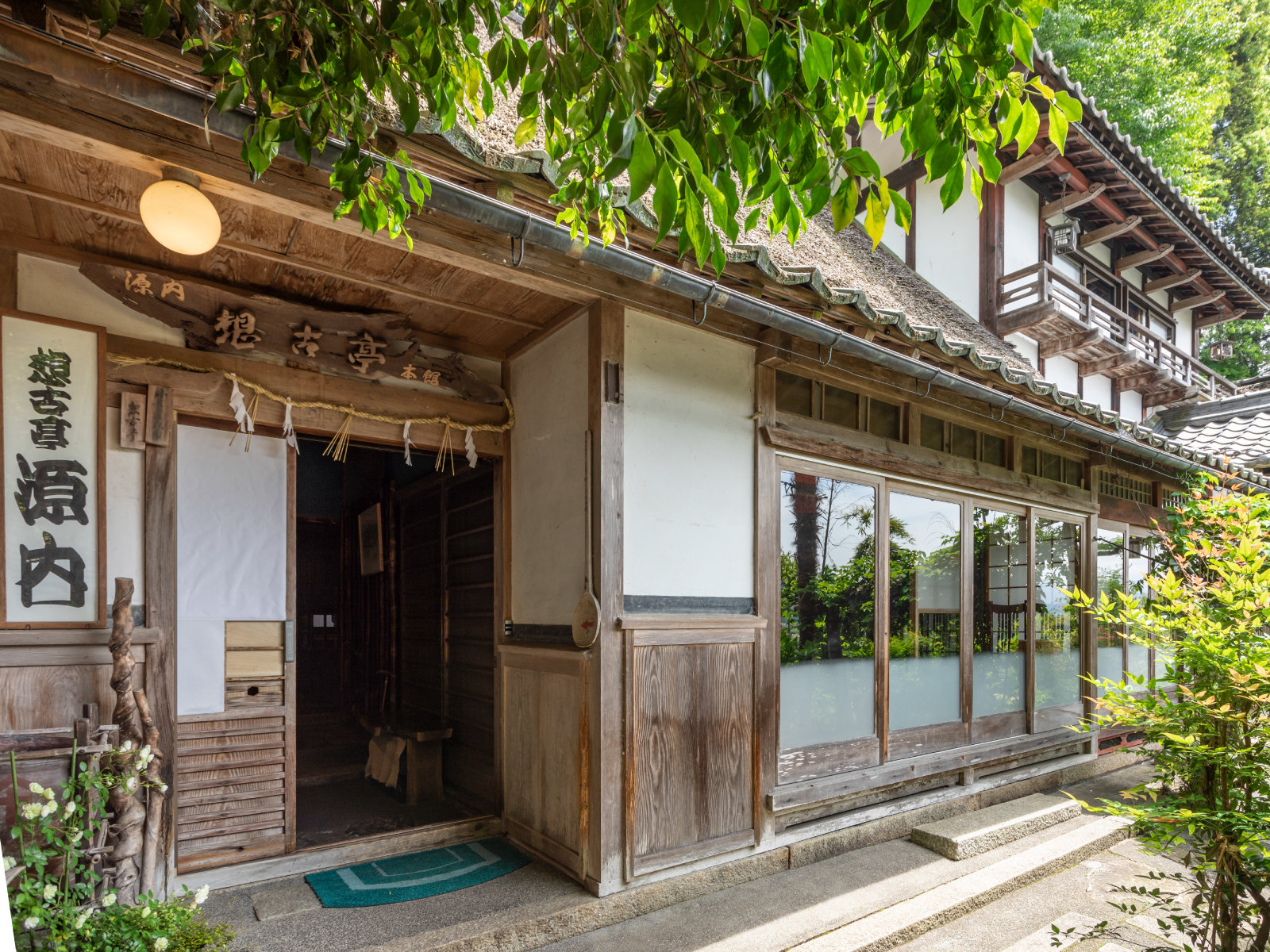 �y�O�ρz���R�̒��ɂЂ�����ƘȂޗ���̉B��h�B���R�̐Â����̒��A�������Ƃ������Ԃ����߂����������B