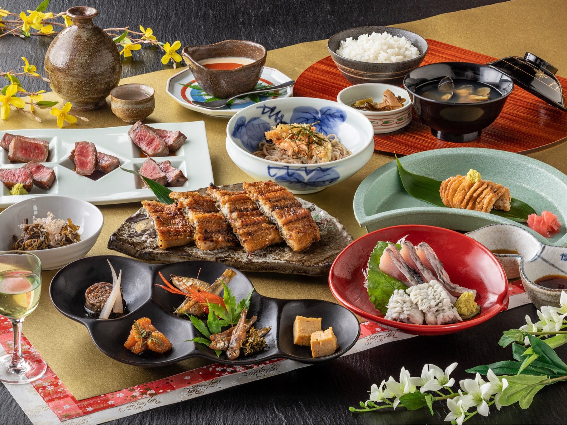 �����̉�ȗ������B�ߍ]���X�e�[�L��5�̂����ŁB���َ����̃E�i�M�̂��ΏĂ��ق��A���i�΂̍K�𒆐S��