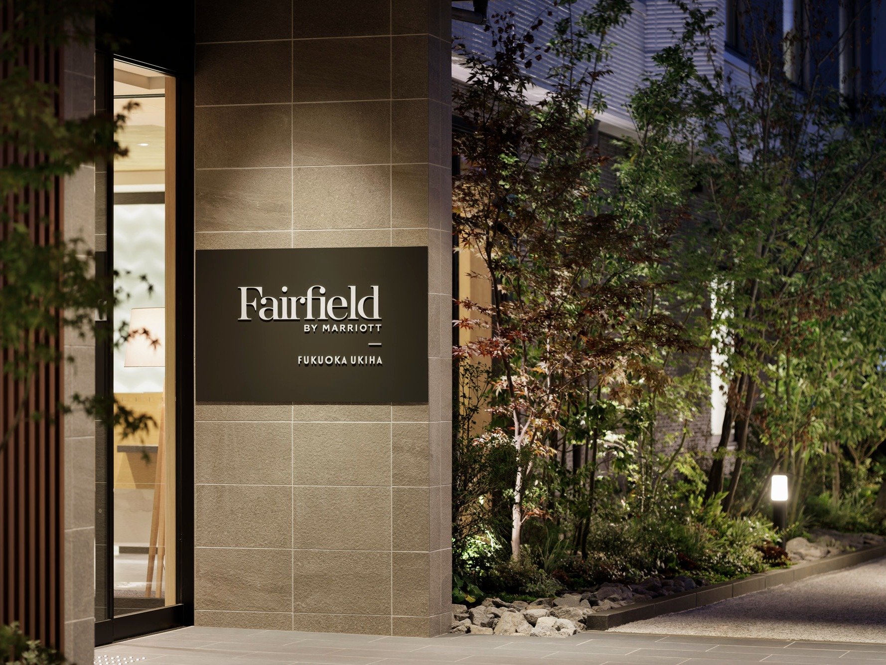 �G���g�����X�F���z�e�������_�ɒn��̒m��ꂴ�閣�͂𔭌����闷�����y���݂��������B