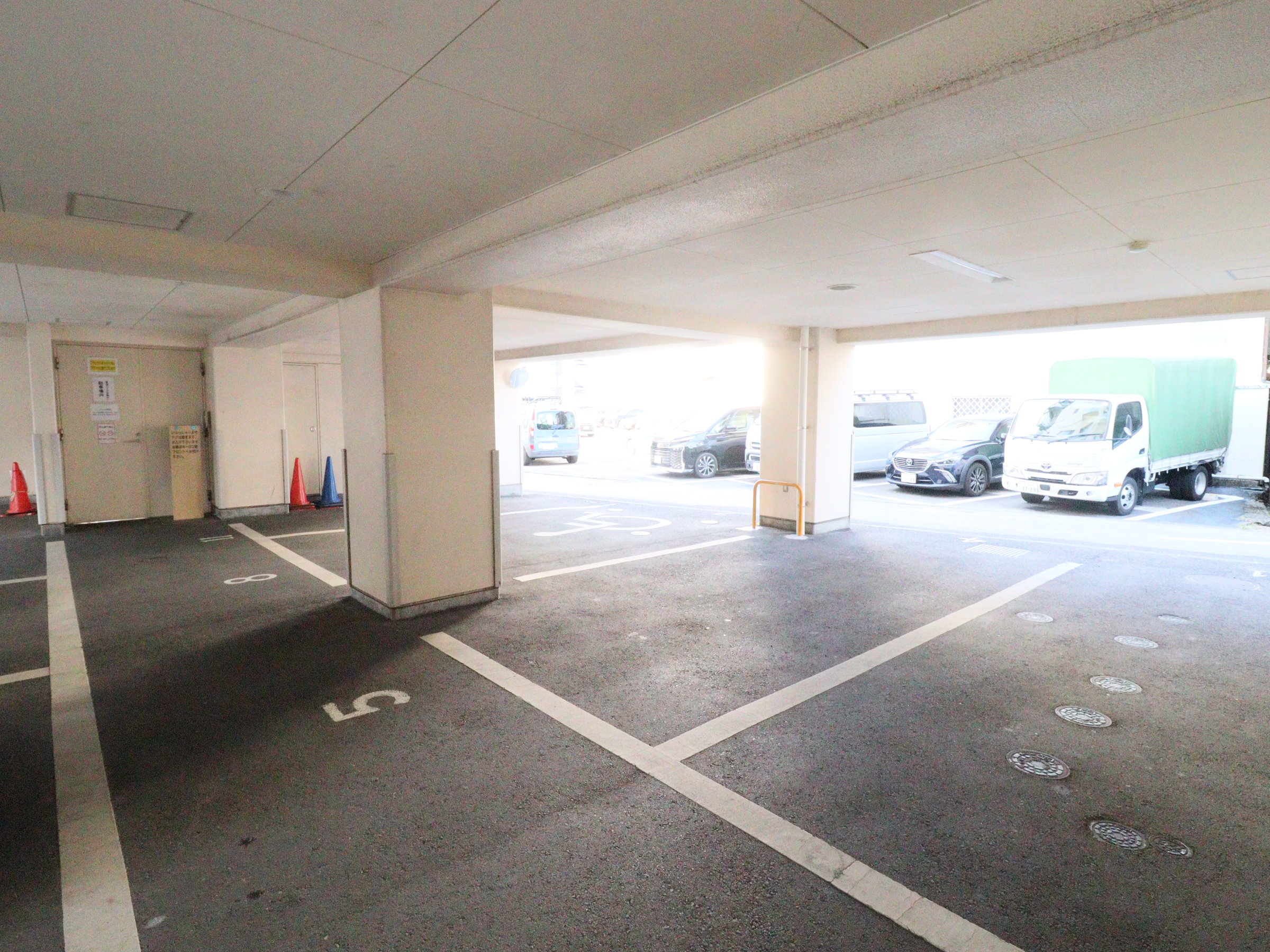 �z�e����p���ԏꂪ�������܂��B�ߗׂɒ�g���ԏ���������܂��B