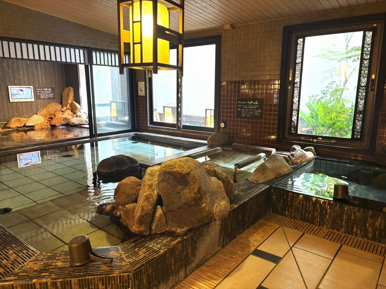 ���j�q�嗁��������y�����p�\���� 15�F00�`��10�F00�z