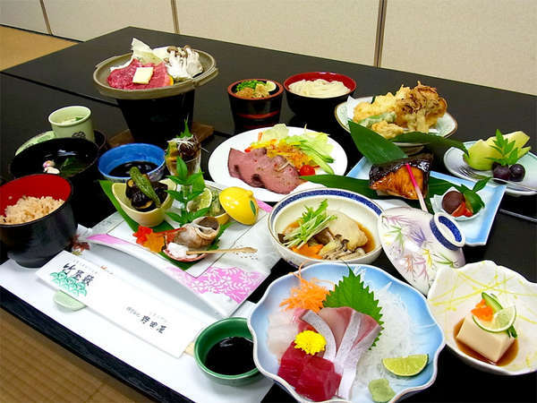 �y�[�H���z�n���̐H�ށA���قŊl�ꂽ�H�ނ�G�߂̏{�̐H�ނ��g�������y�������������݂��������܂��B