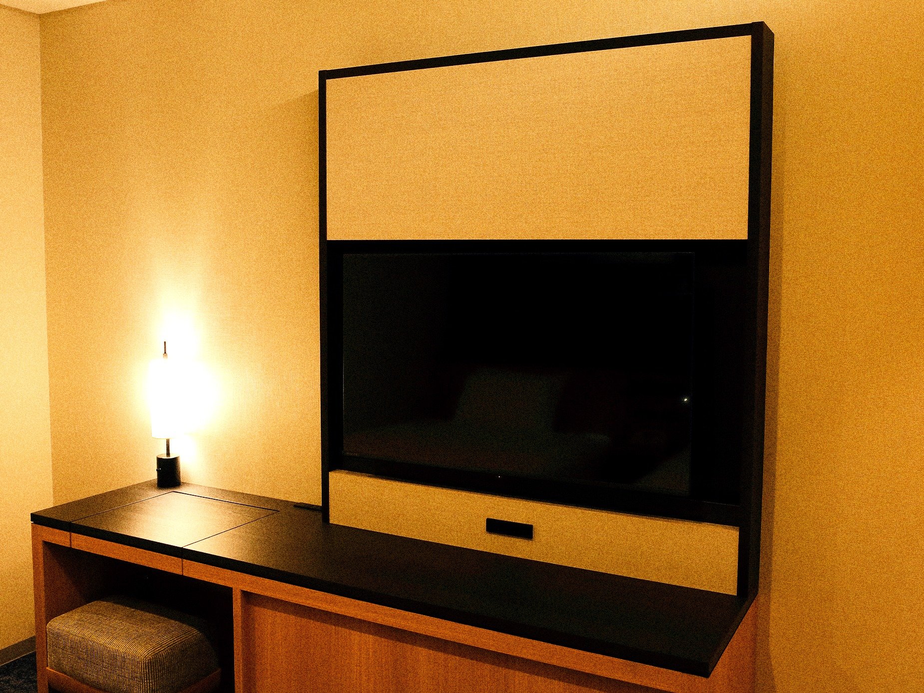 �S���X�}�[�gTV�𓱓��BWi-Fi���������Ă���A�r�W�l�X���[�X�ł����S���Ă����p���������܂��B