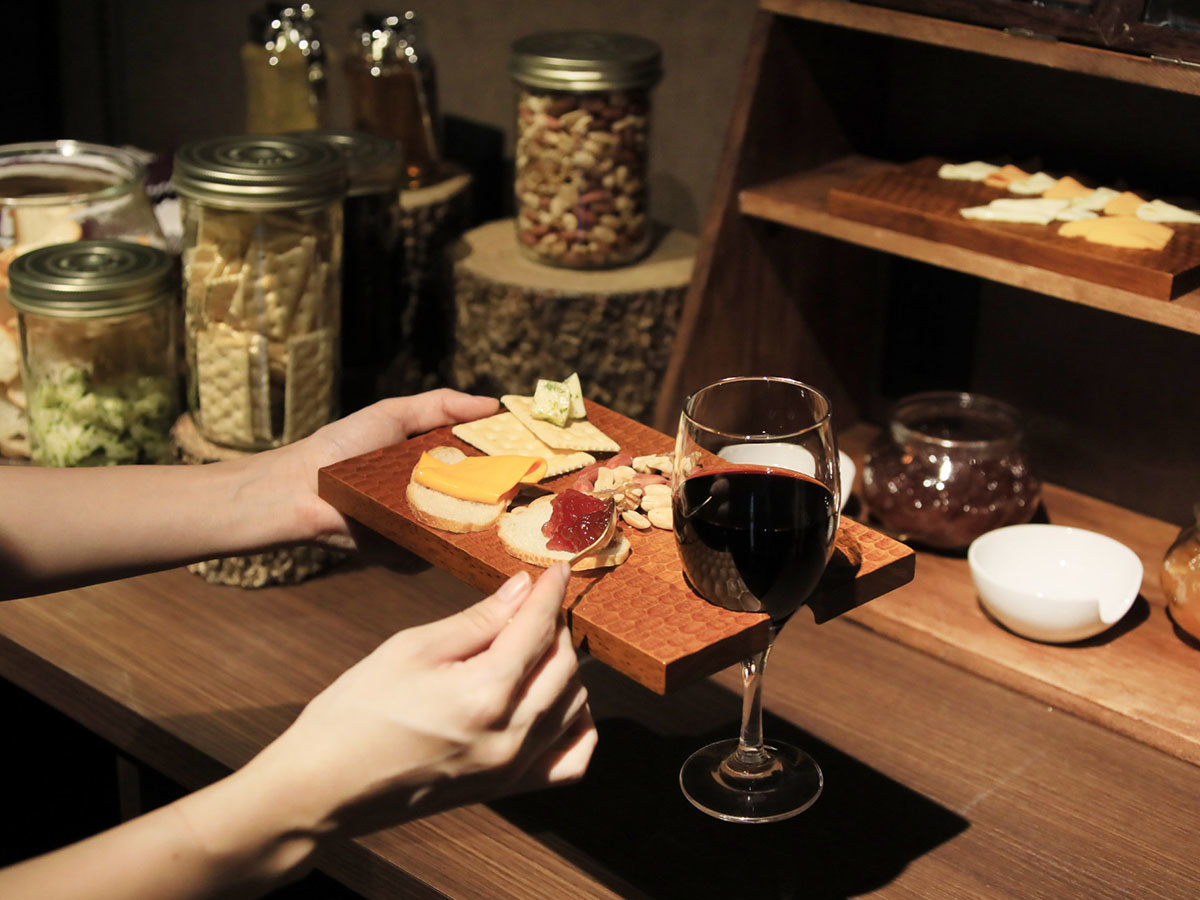 �y���E���W�z�E�F���J���T�[�r�X�ƃt�B���K�[�t�[�h�����p�ӂ��Ă���܂�(15:00�`18:00)